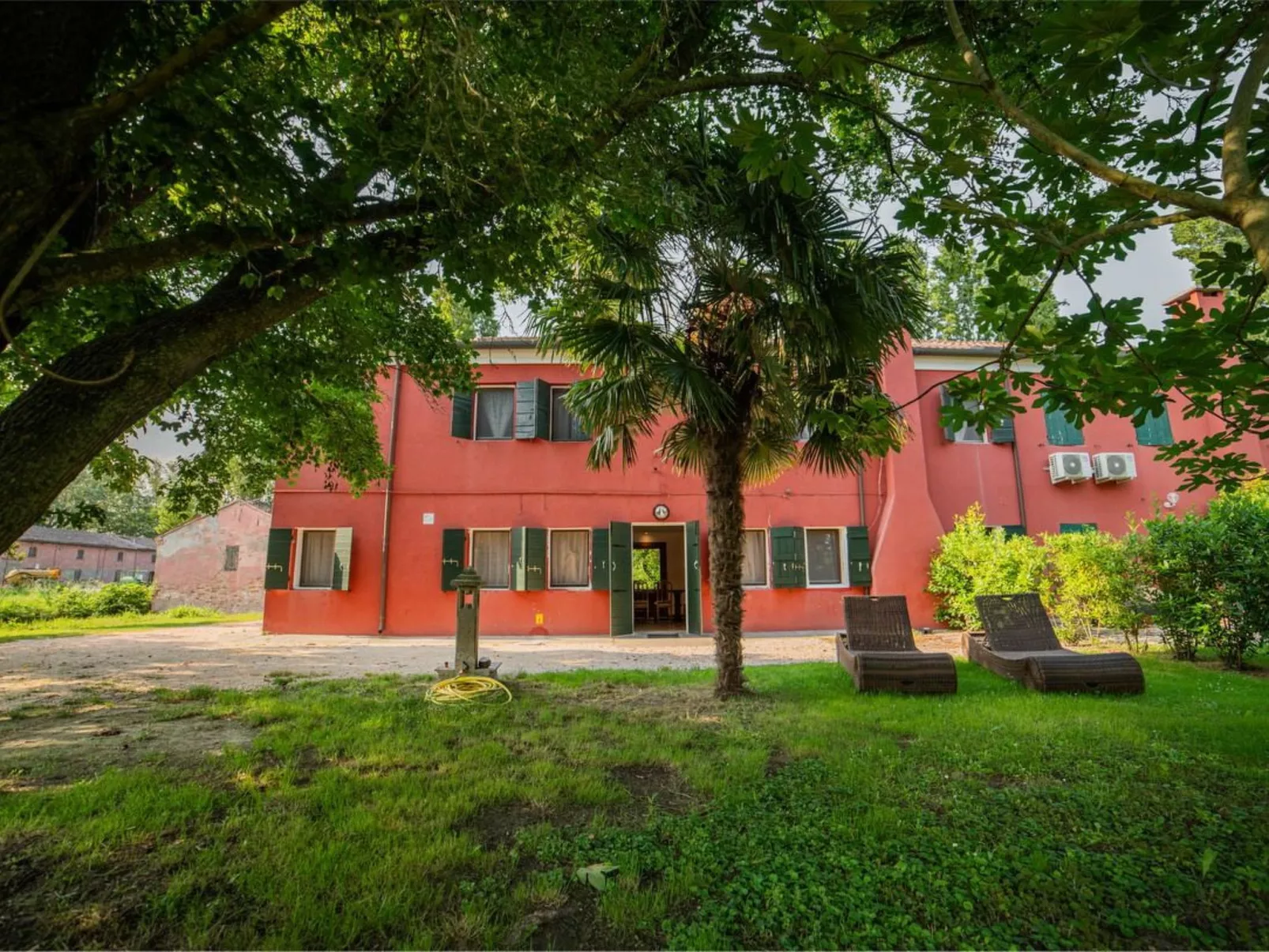 Villa mit Gemeinschaftspool zwischen Ferrara und Venezia-Buiten