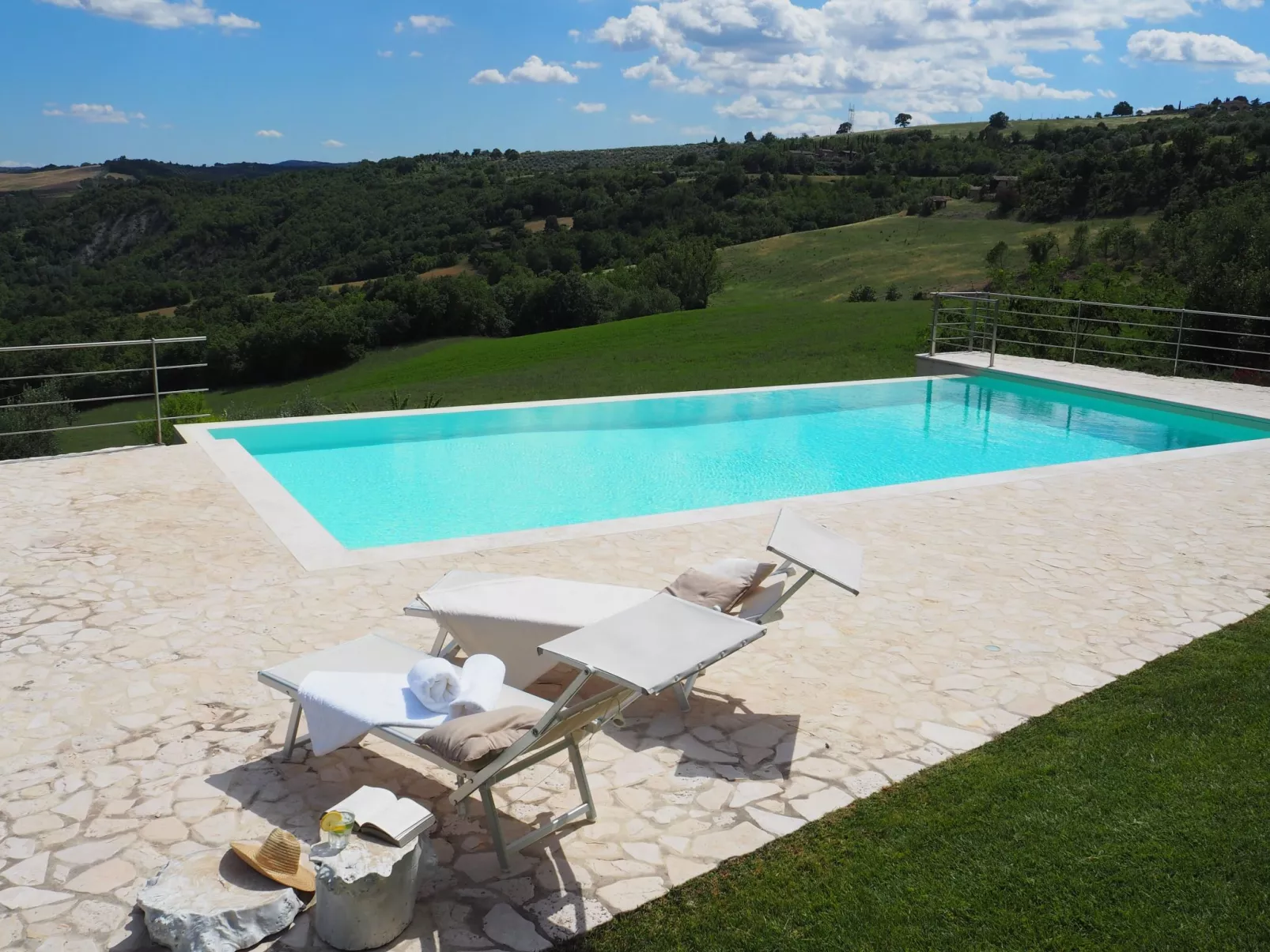 Casale Civitella mit Infinity-Pool-Buiten