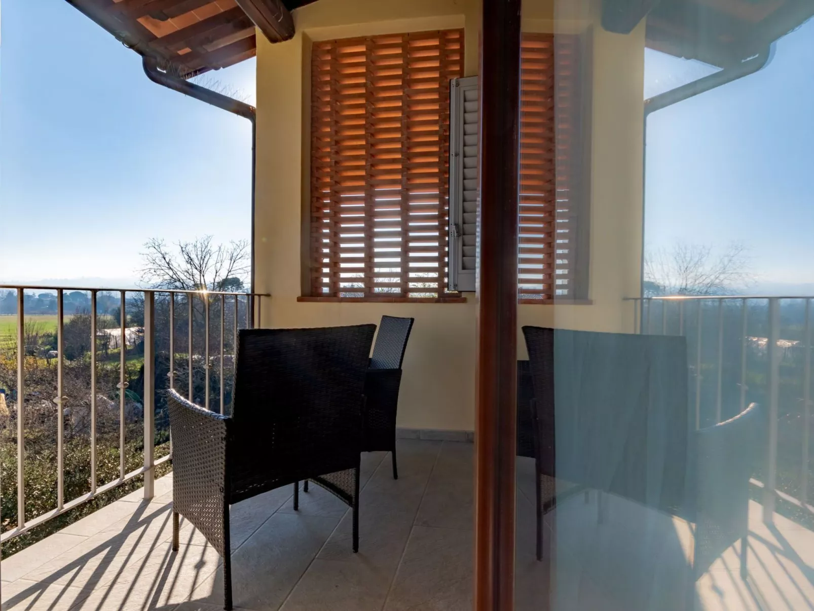 Modernes Haus mit Garten und privatem Parkplatz-Buiten