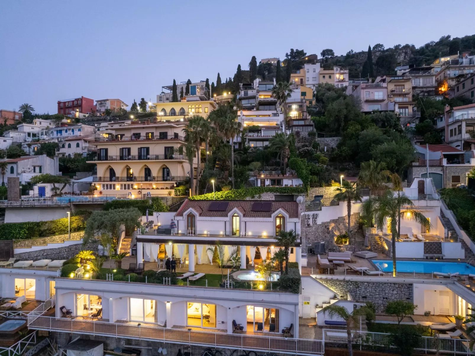 Ferienvilla mit Whirlpool-Buiten