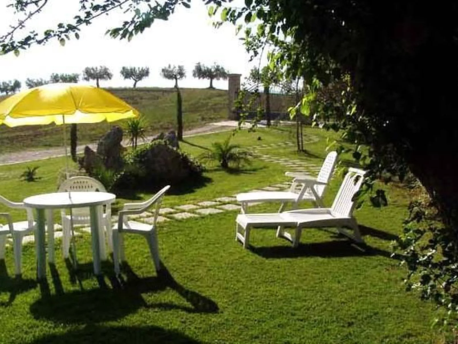 In Notaresco mit Grill und Garten-Buiten