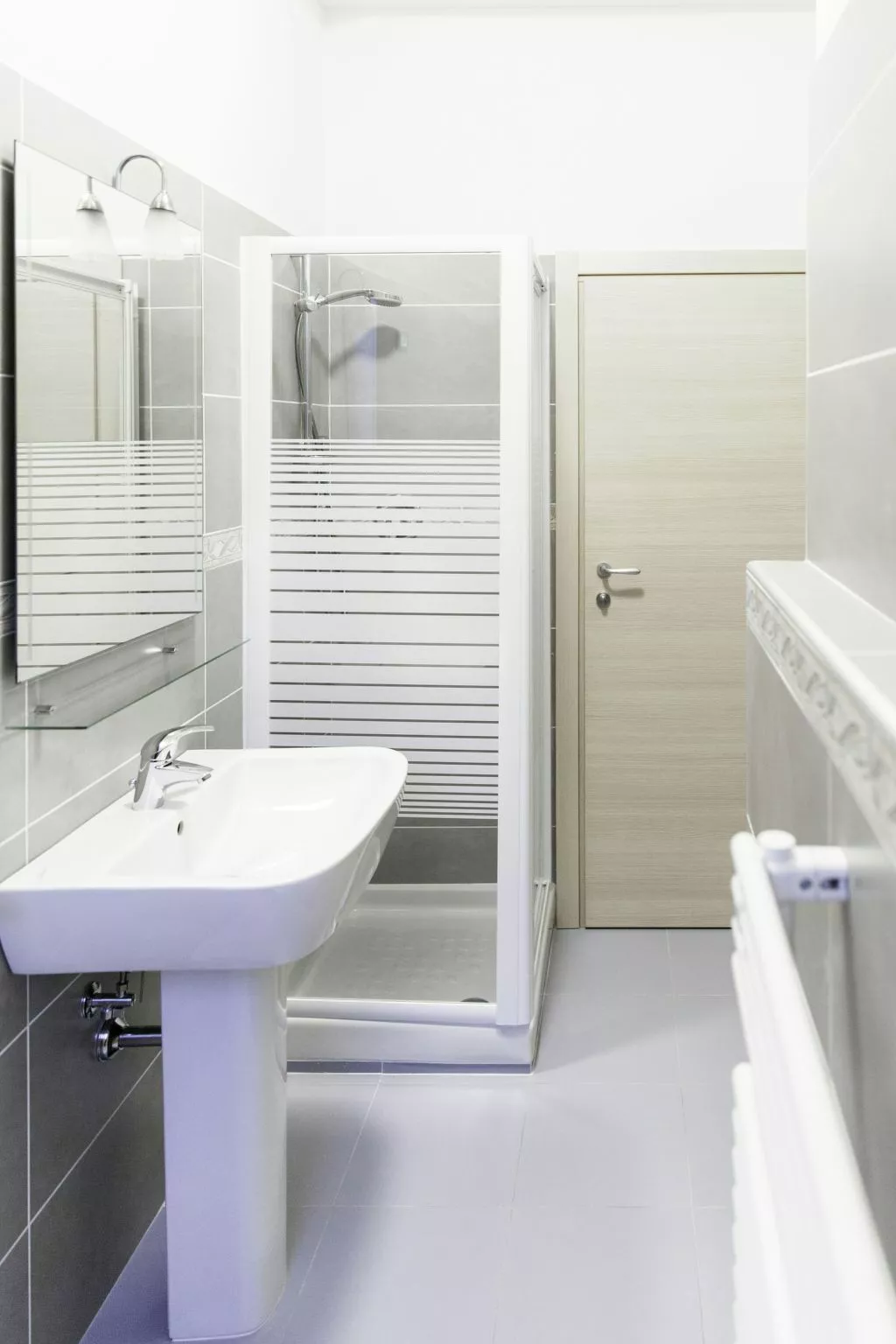 Auf dem Messegelände 14, in der Nähe des Zentrums und gegenüber dem Messegeländ-Binnen