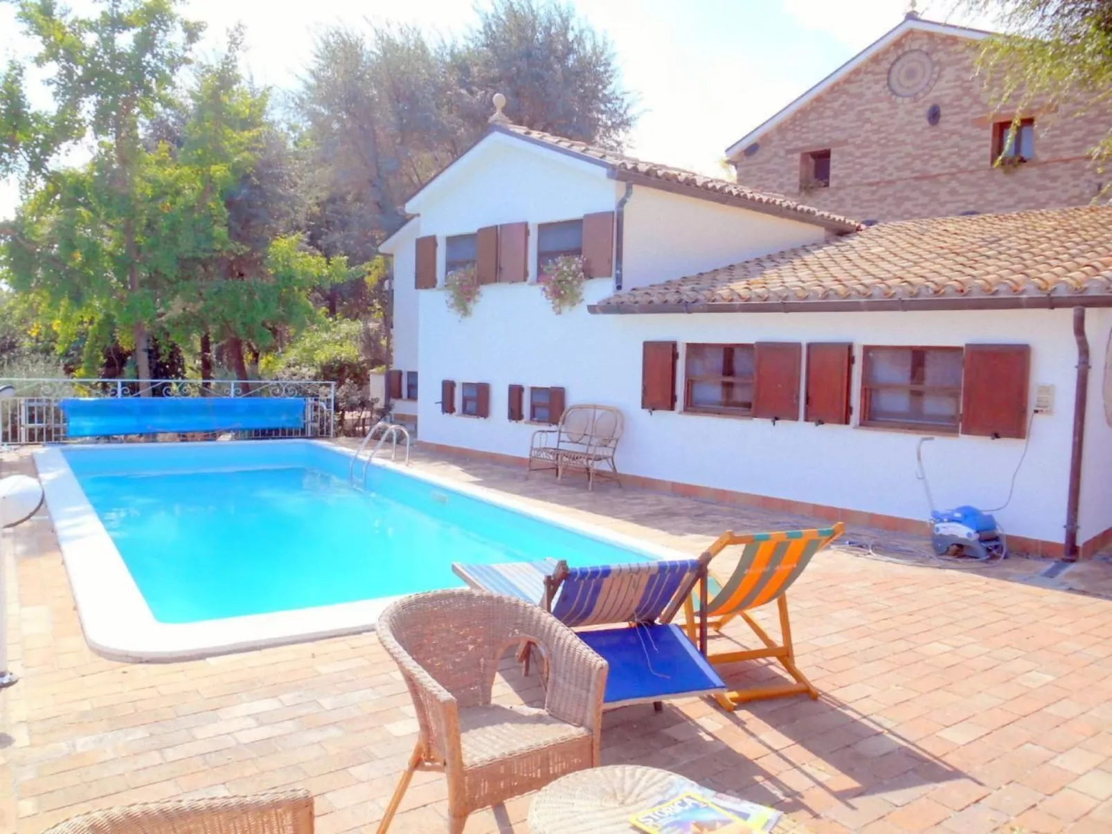 OWL Apartment - Pool - Ansichten - Kunst-Image-tags.info