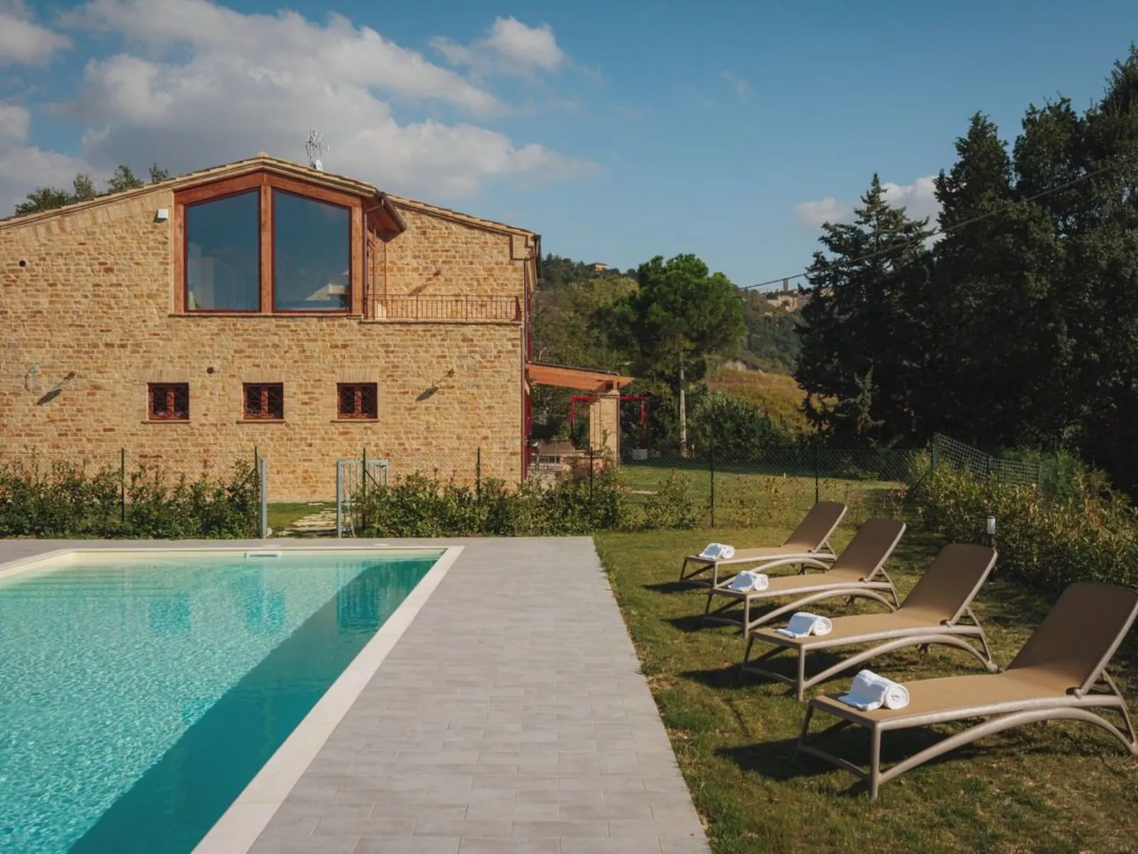 Luxuriöse und erschwingliche Villa mit privatem Pool-Buiten