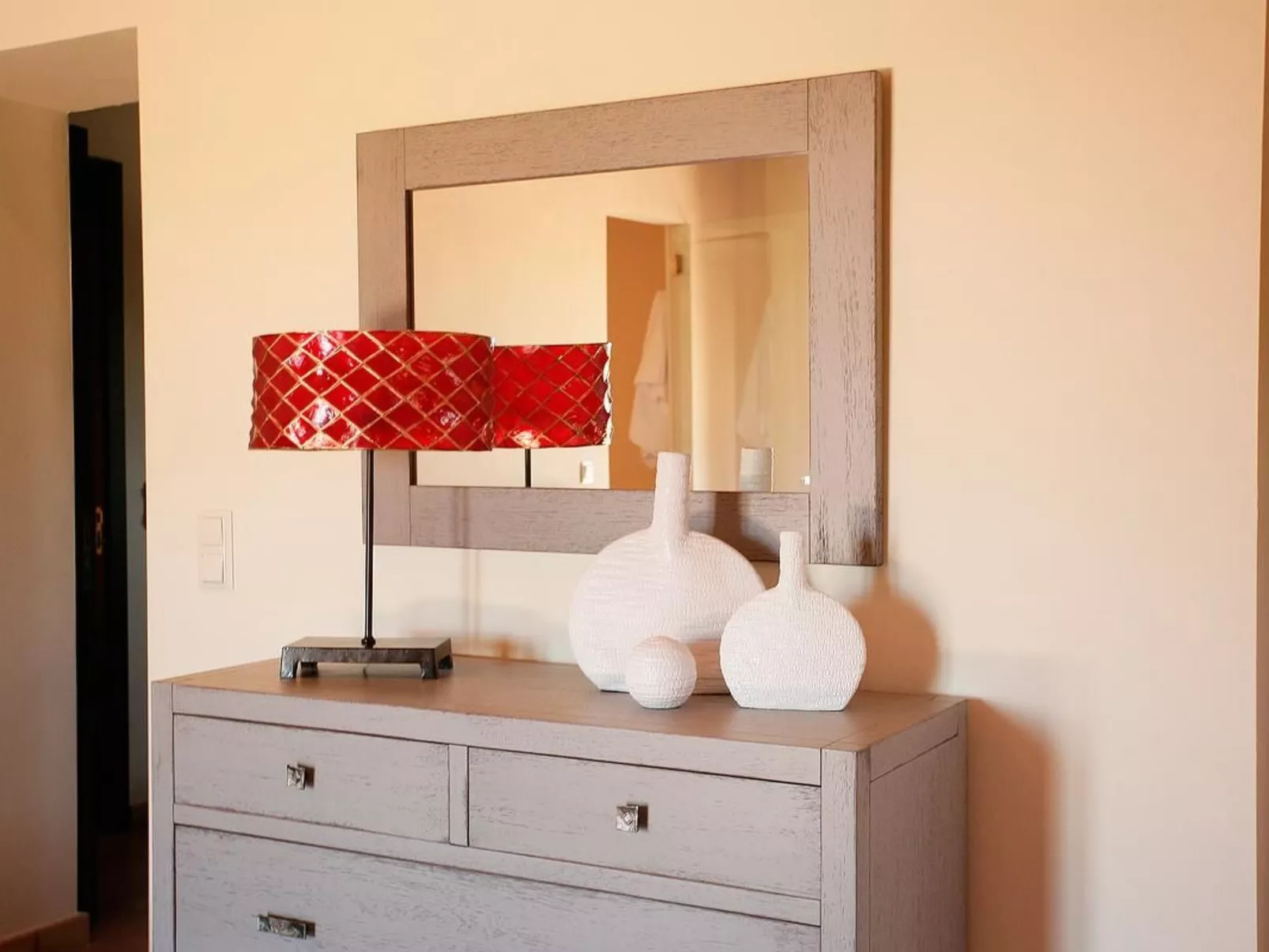 Mit großem Pool,  parkähnlichen Garten-Image-tags.info