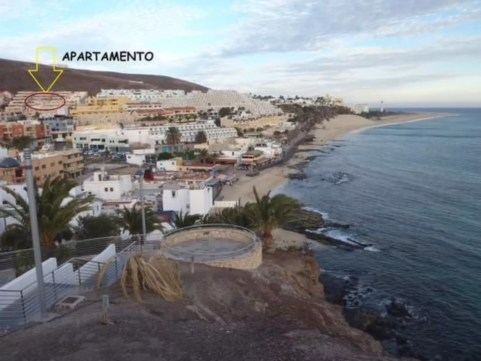 Schöne Wohnung mit Sonnenterrasse und Meerblick-Image-tags.info