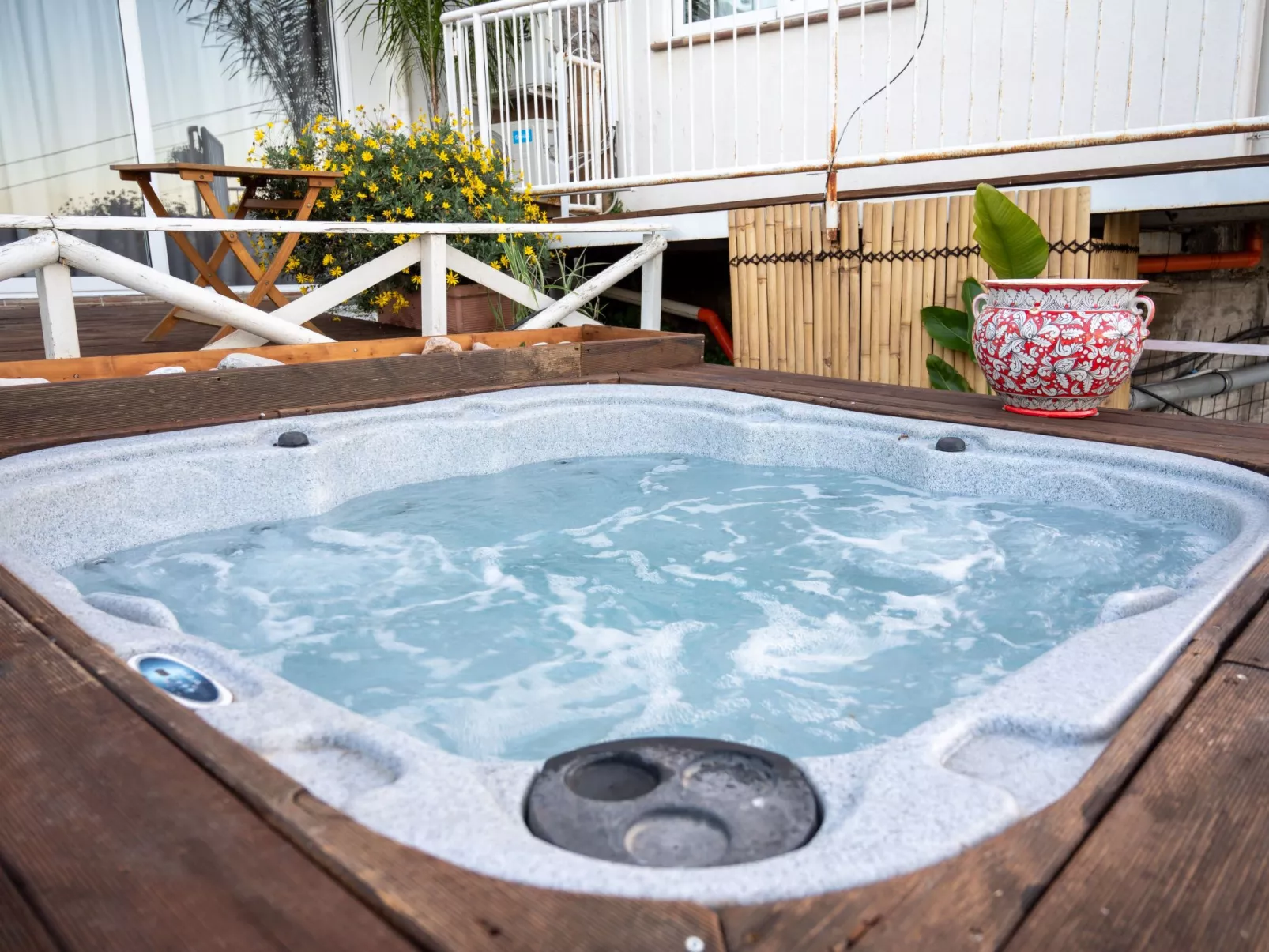 Wohnung mit Meerblick, Balkon und Pool-Image-tags.info