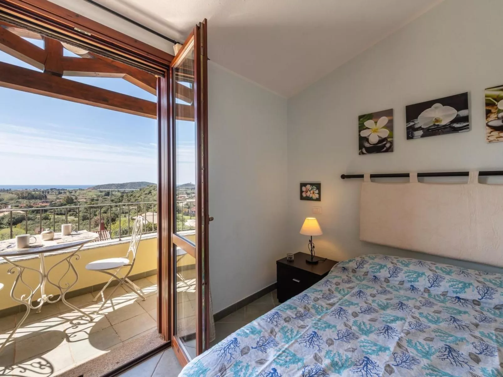 Haus mit Panoramablick in Chia in natürlicher Umgebung-Image-tags.info