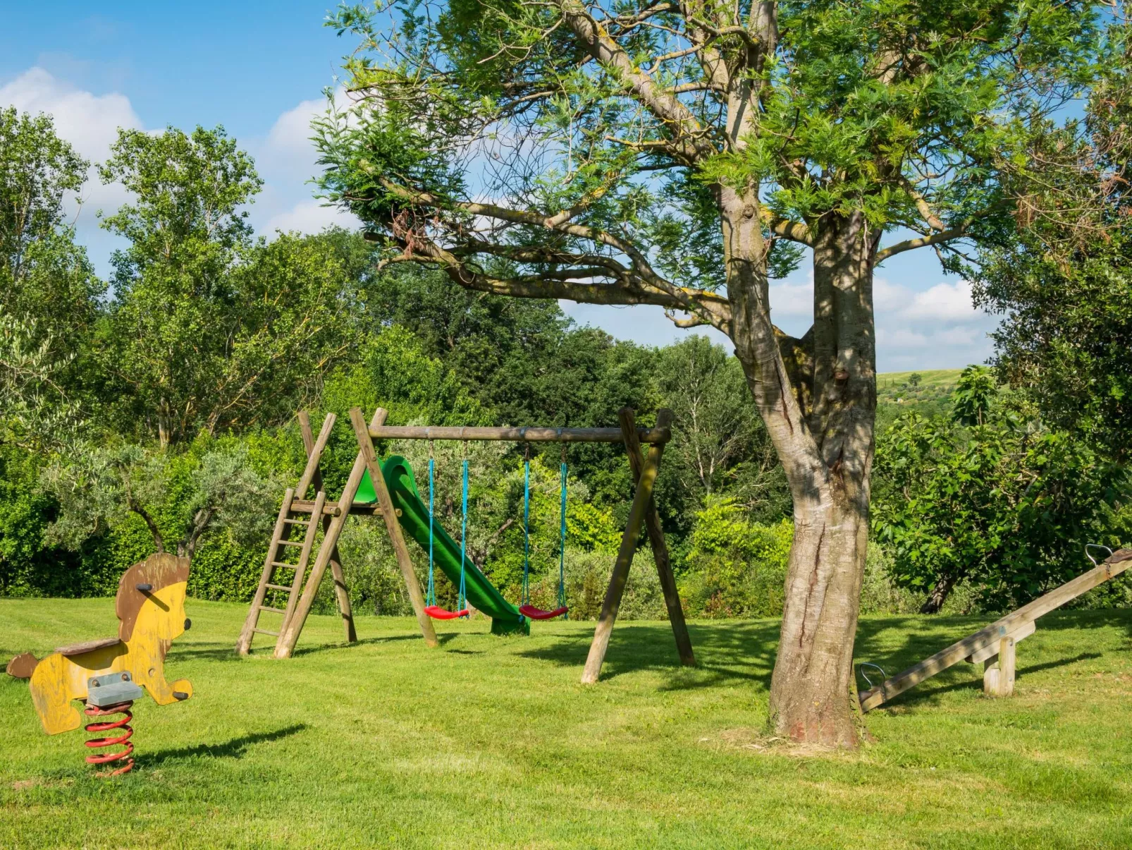Drei-Zimmer-Wohnungen Borgo Collelungo auf zwei Etagen-Buiten