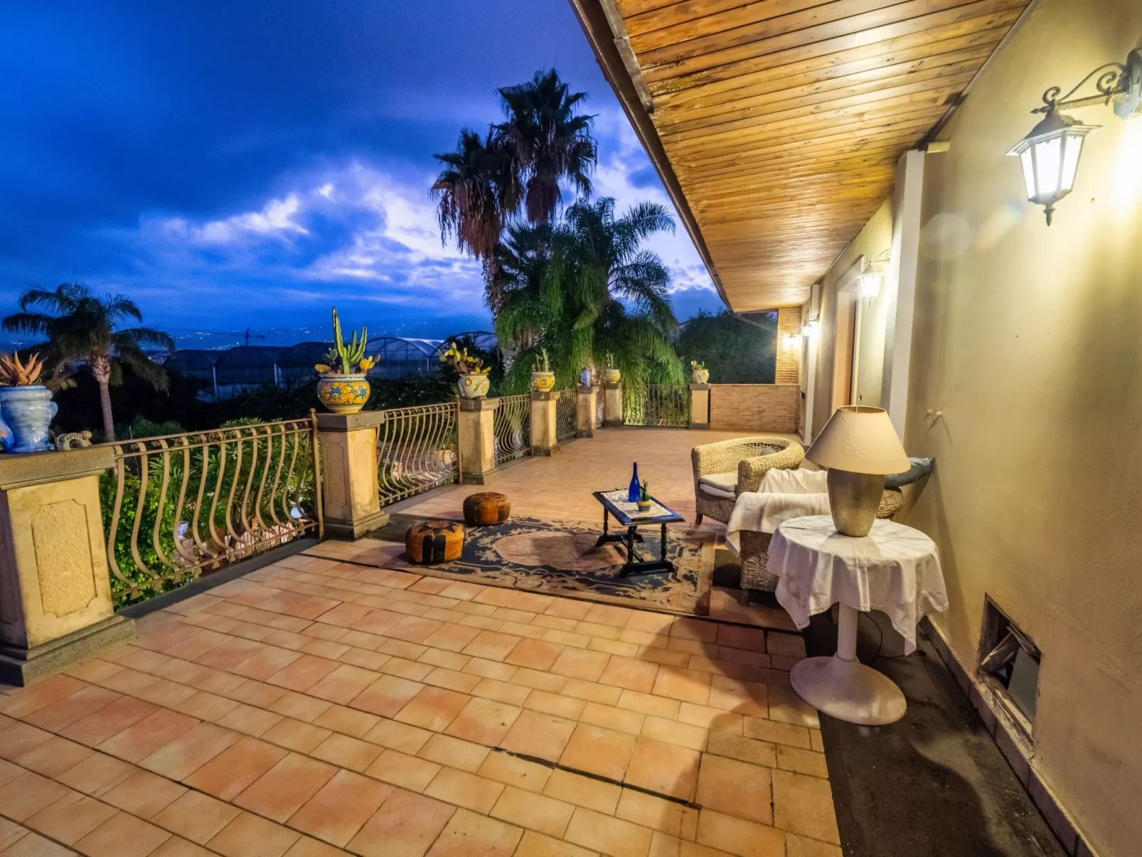 Für 10 Personen in Fiuefreddo di Sicilia, Sizilien (Ostküste von Sizilien)-Binnen