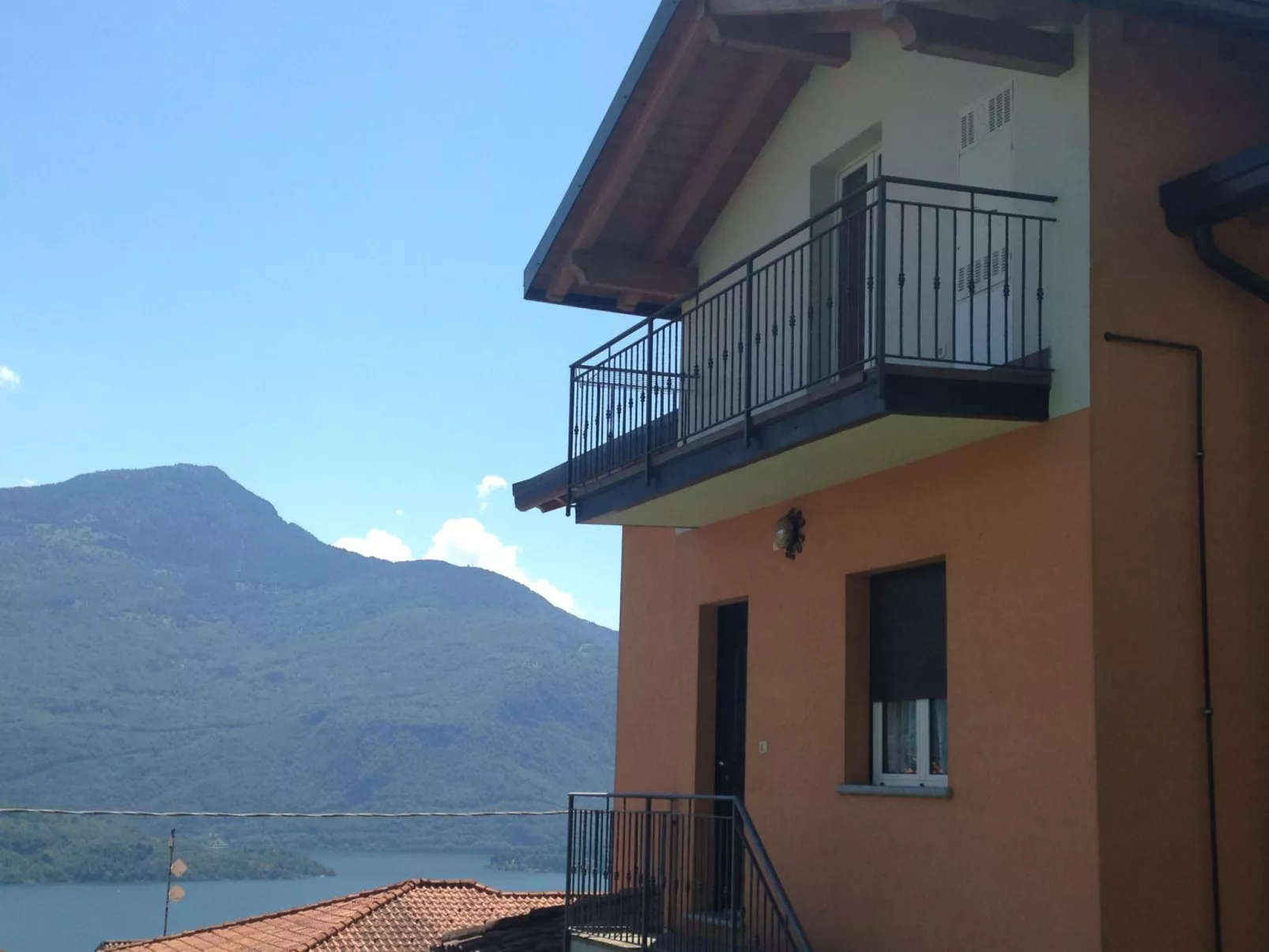 Wohnung "Spaziosa mansarda"-Buiten