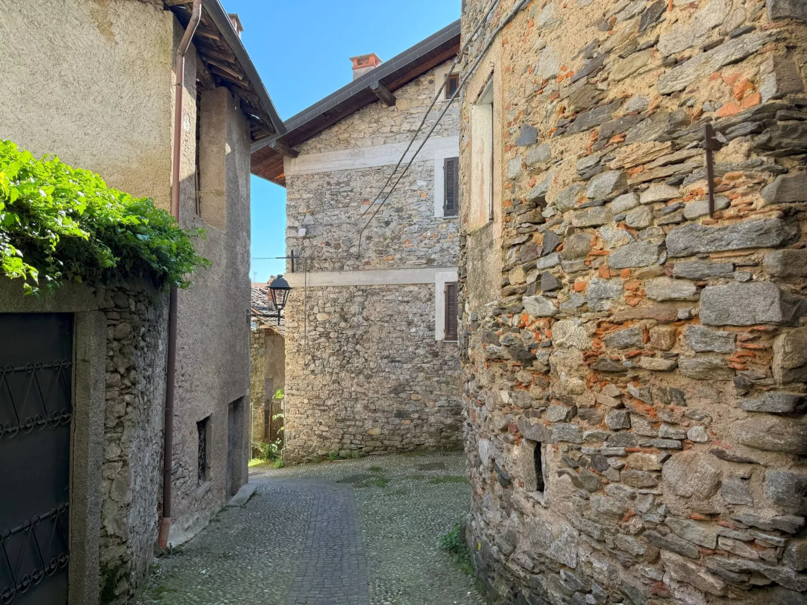 Neue moderne Seeüberdachung von Holiday World-Buiten