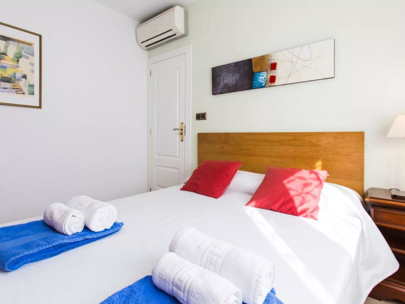 Haus mit privatem Pool, Garten und privatem Parkplatz-Image-tags.info