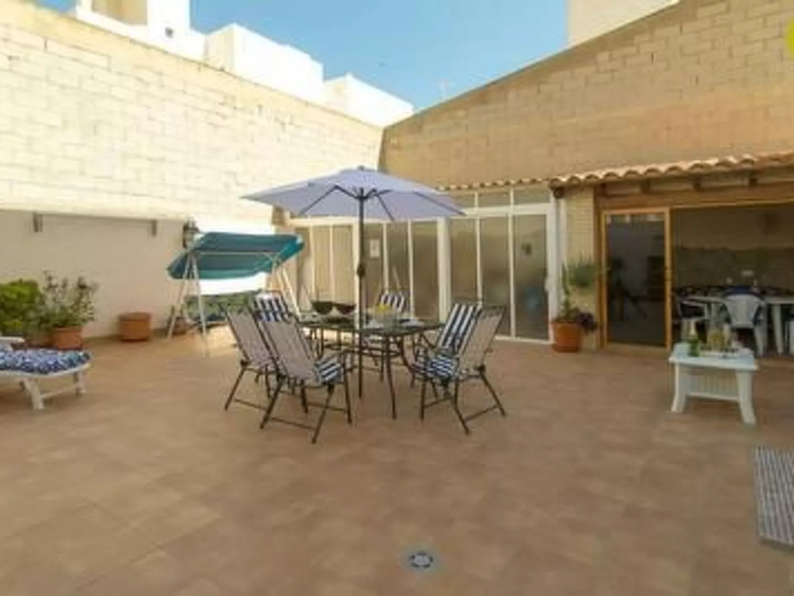 Wohnung mit Terrasse und privatem Pool-Binnen