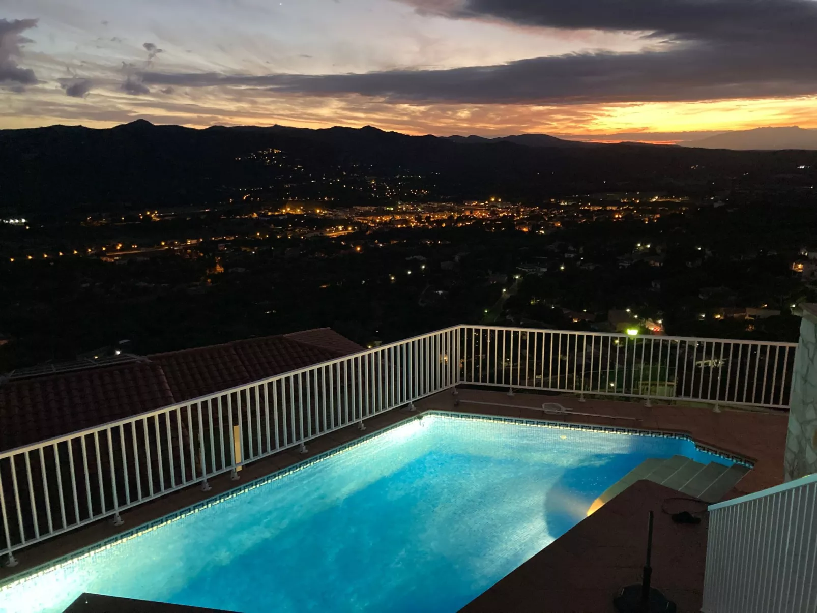 Gemütliches Ferienhaus mit Pool und Meerblick-Image-tags.info