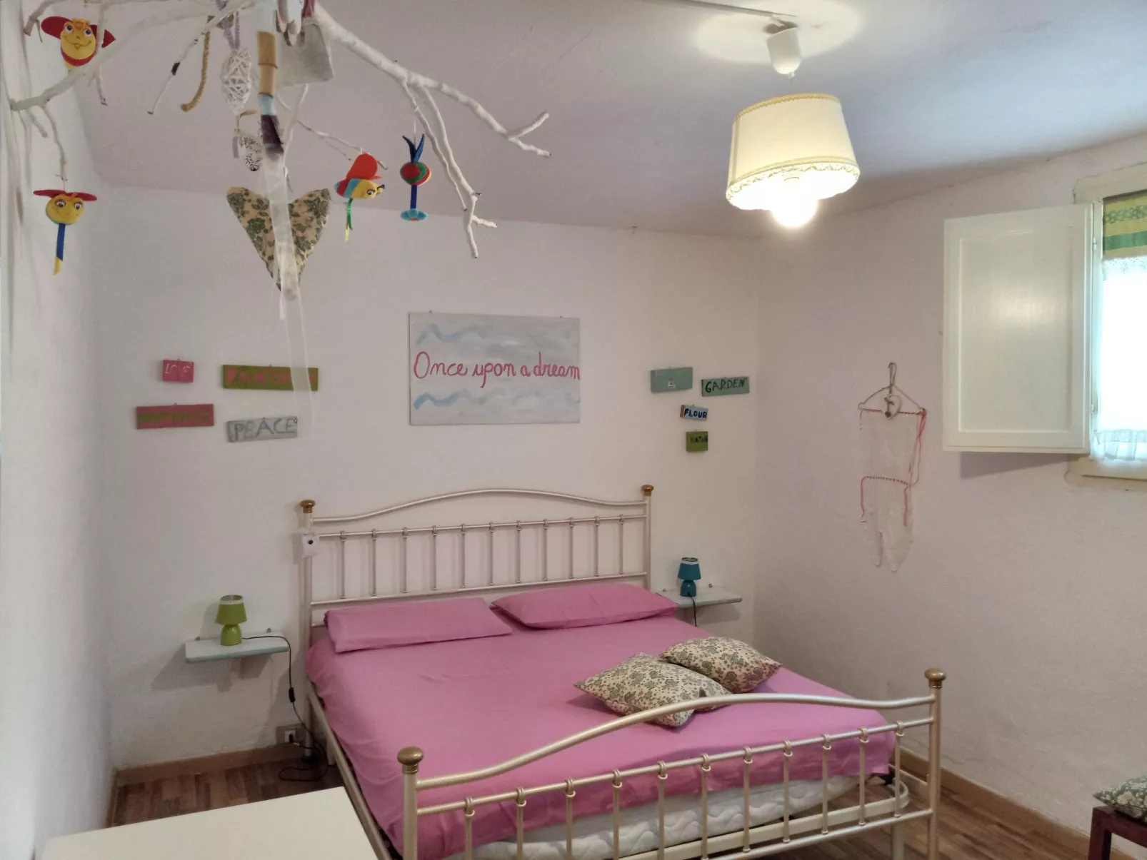 Rustikale Villa mit Steinpool-Binnen