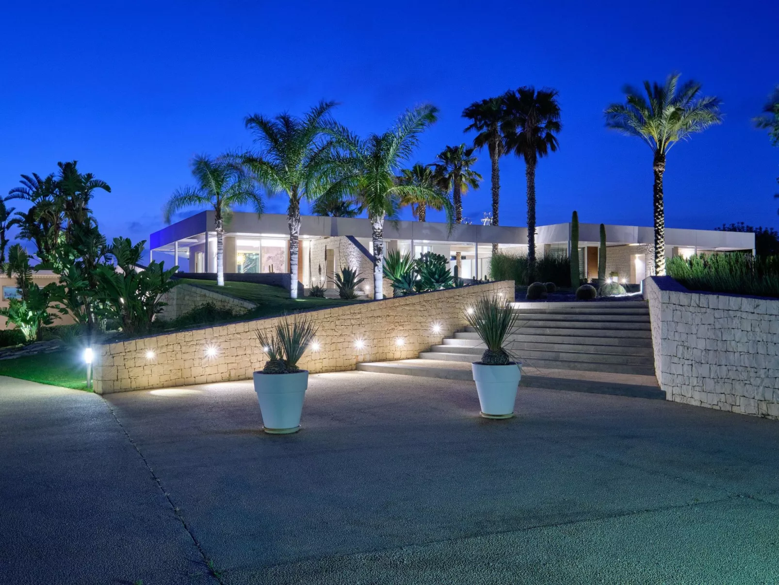 Anthea, Villa mit Pool und Fußball-Tennisplatz nur wenige Kilometer vom Strand-Image-tags.info