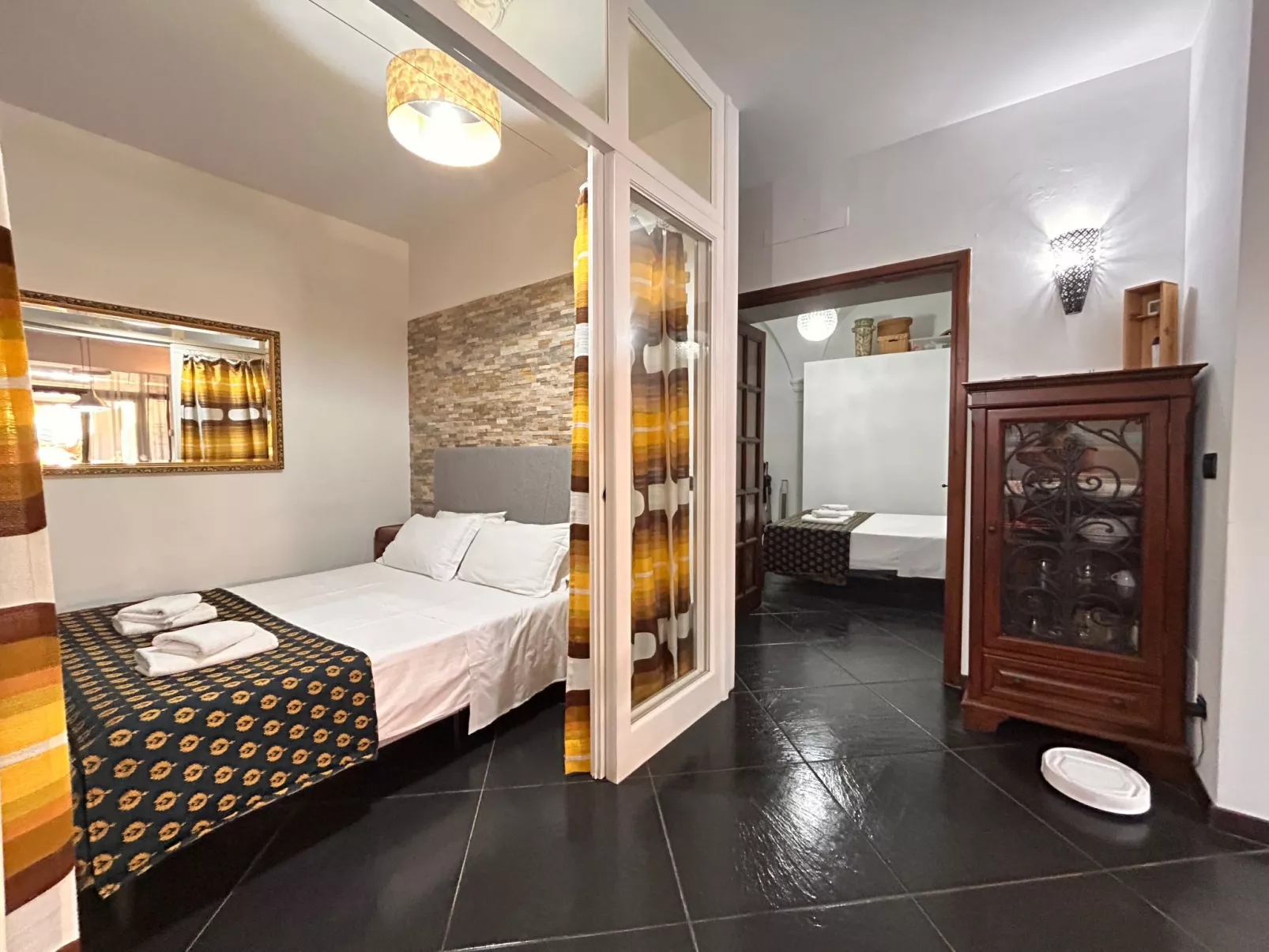 Zwei Schlafzimmer mit Garten und Whirlpool-Binnen