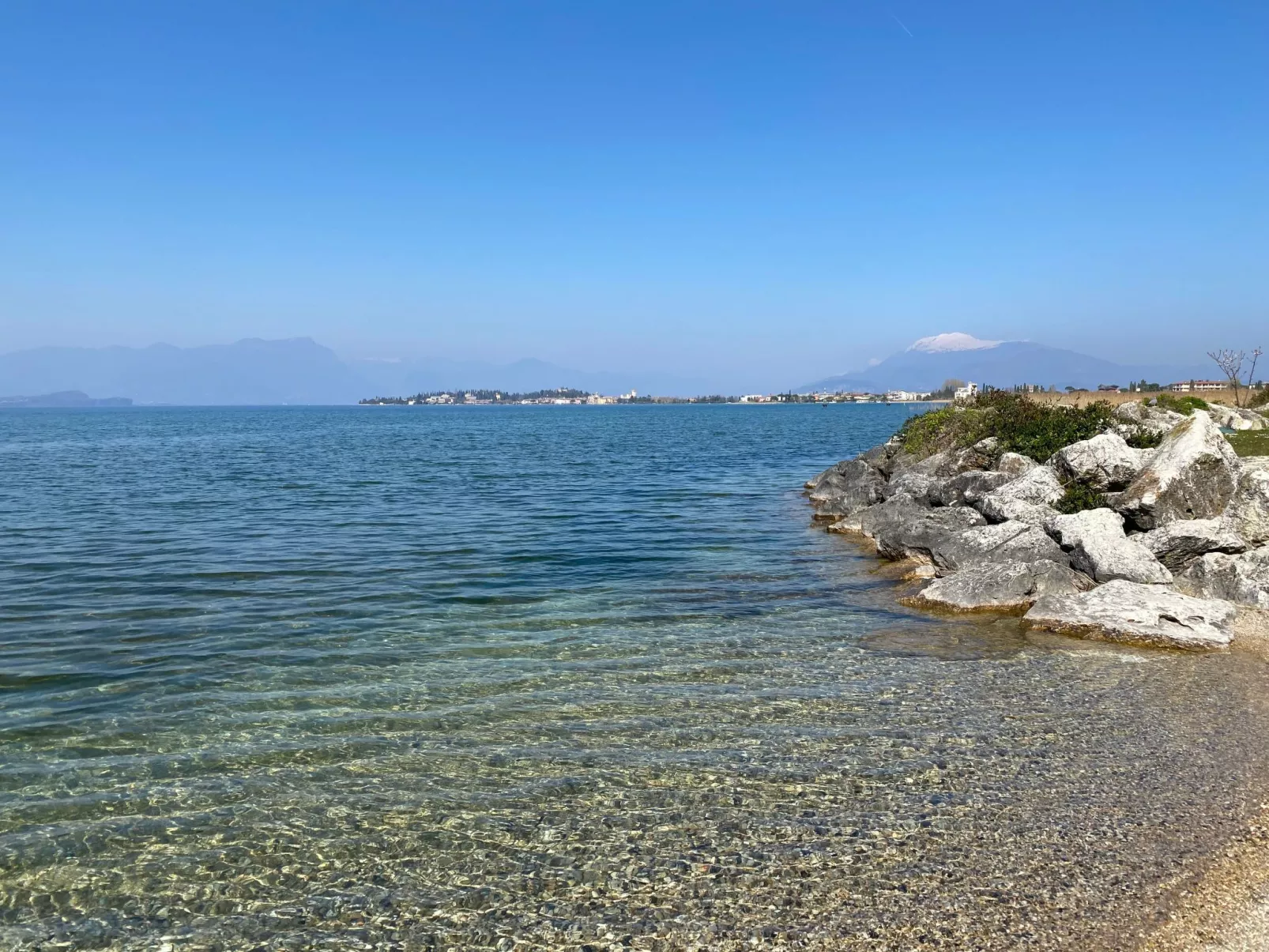Gemütliche Drei-Zimmer-Wohnung mit Garten-Buiten