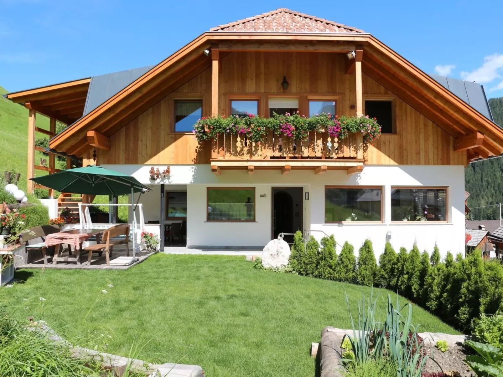 Wohnung "Ciasa Linda App. 1"-Buiten