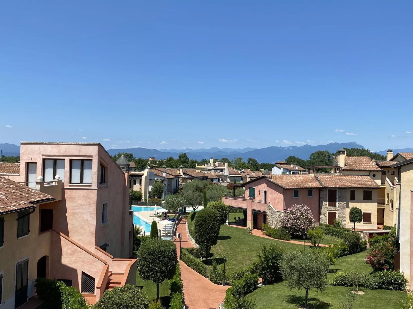 Wohnung im Resort mit großes Schwimmbad und Sportbereich-Buiten