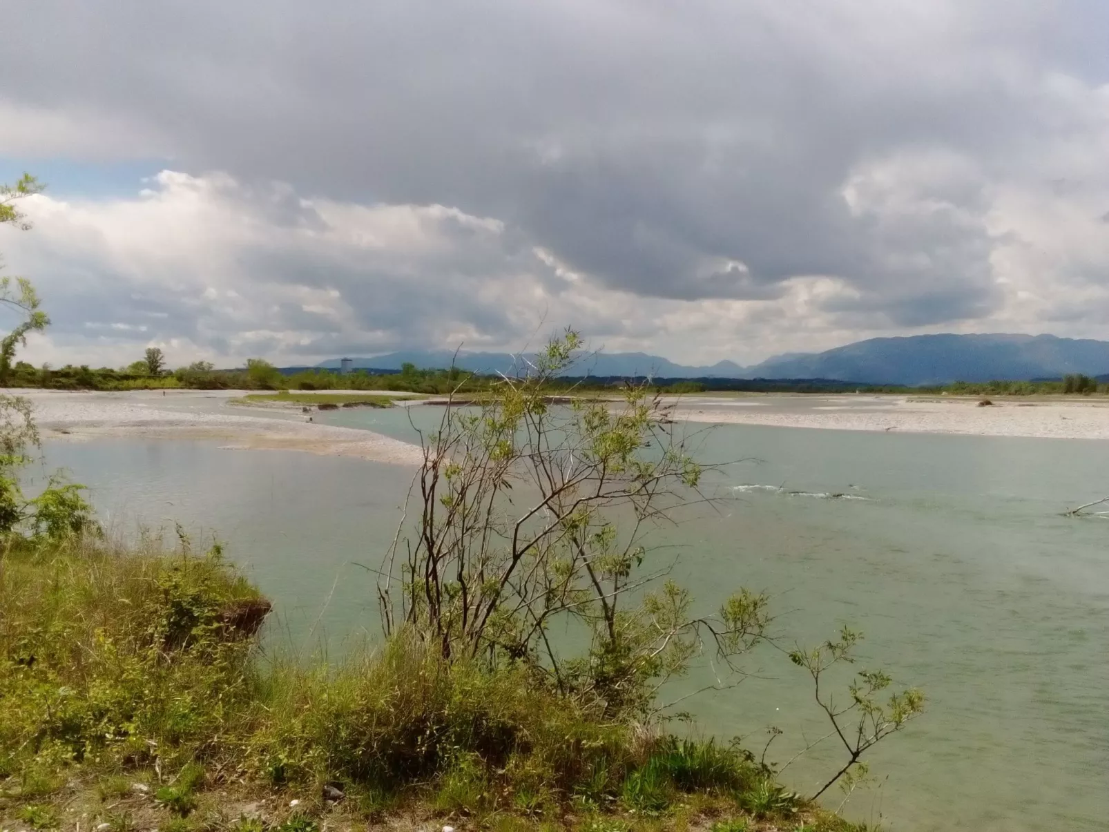 Auf einem ummauerten Grundstück-Image-tags.info