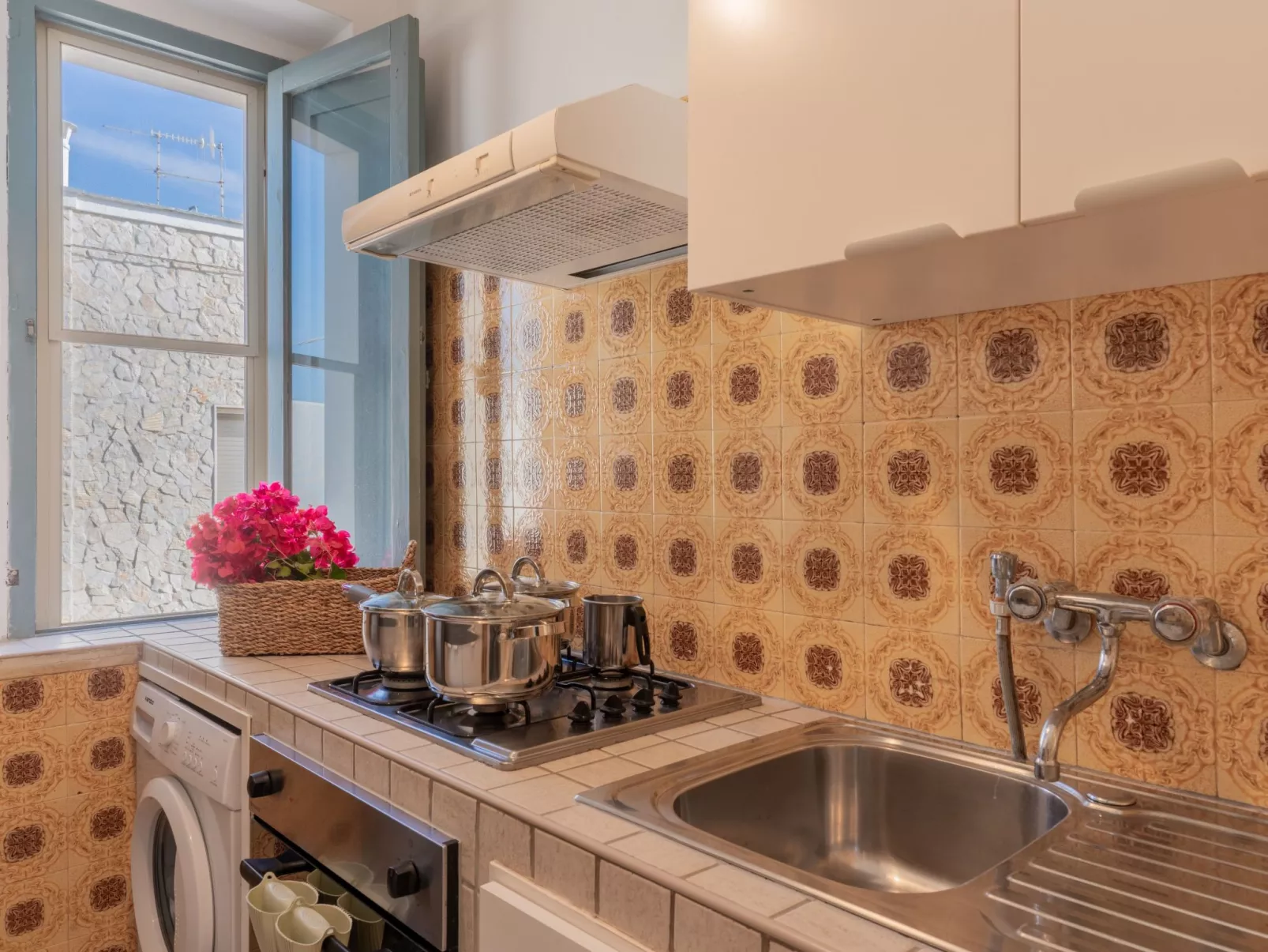 Olympus-Haus-Image-tags.info