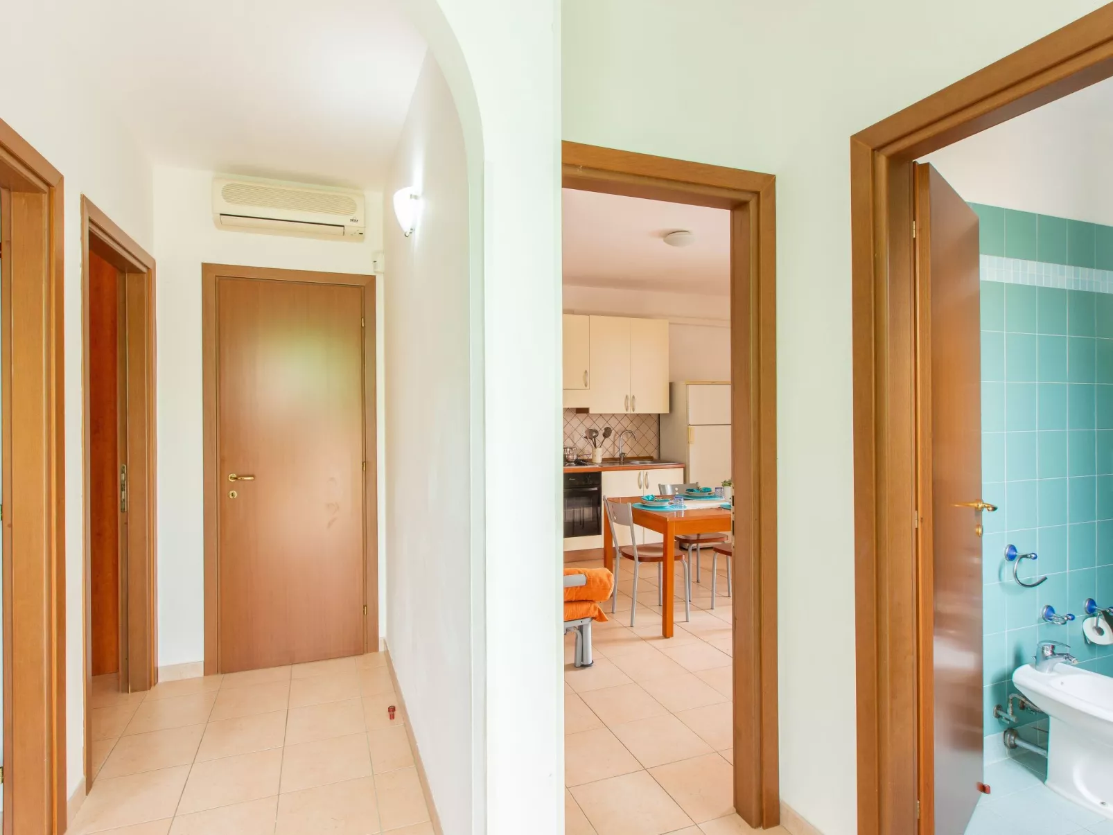 Flacher Rasen rechts-Binnen