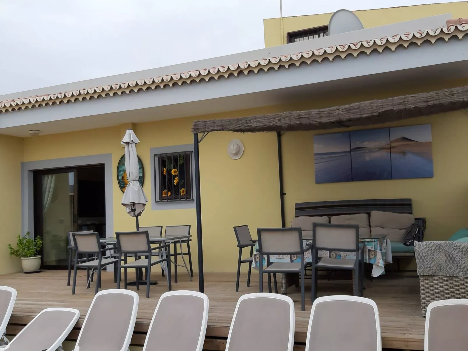 Geräumiges Haus mit exklusivem Schwimmbad und Solarium.-Binnen