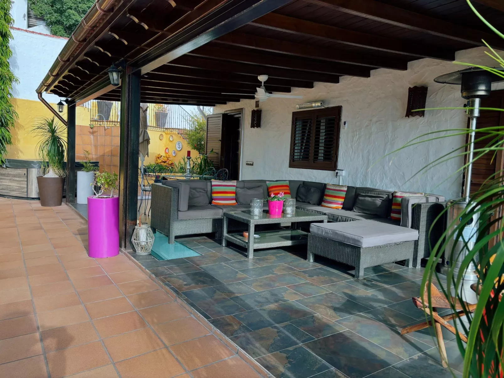 Haus mit Jacuzzi, Blick auf Berge, Meer und Ents-Buiten