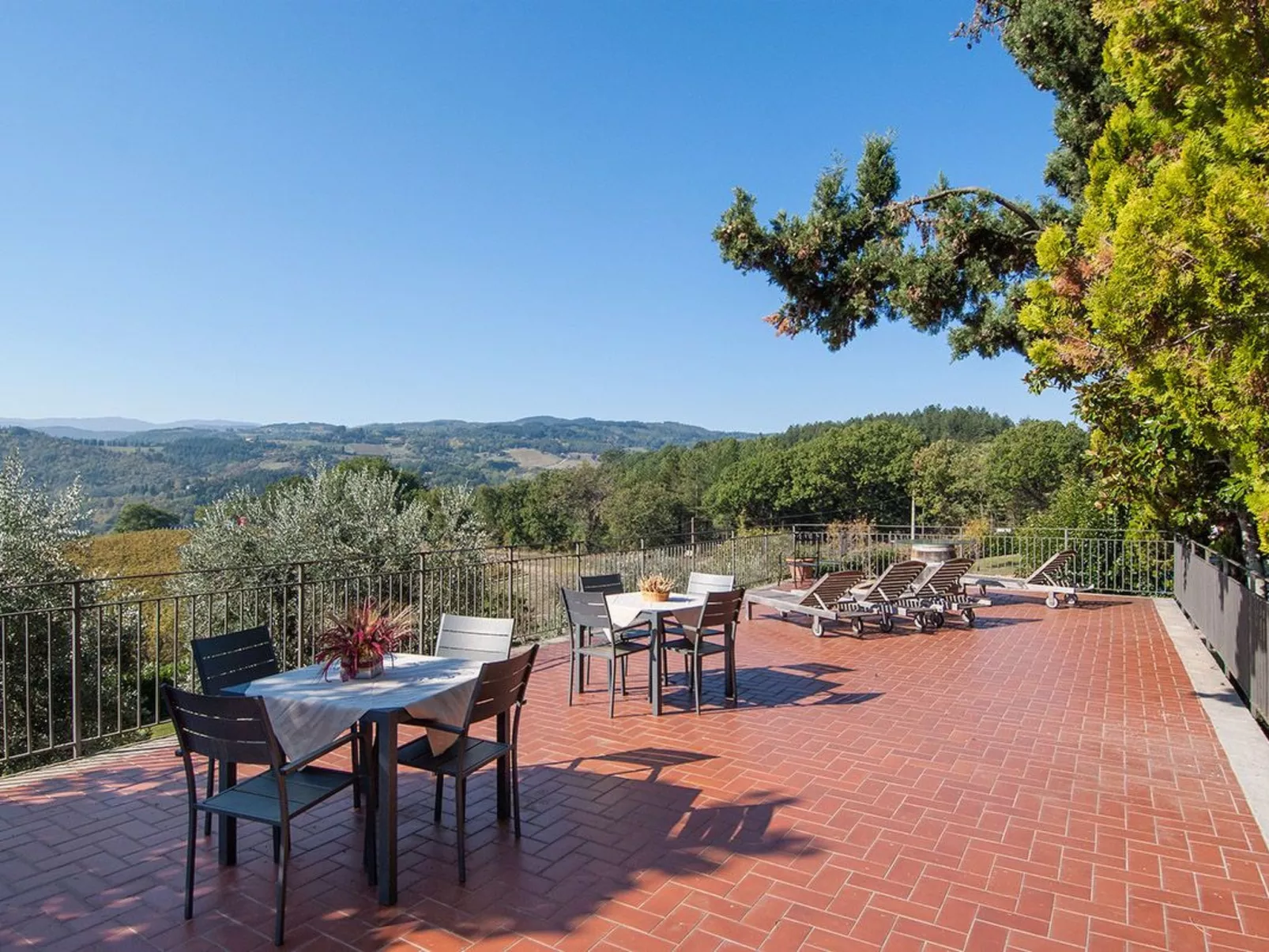 Fichtenhaus mit Schwimmbad zwischen Florenz und-Image-tags.info