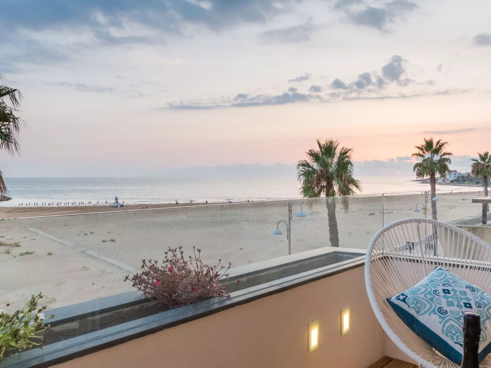 Charmante Wohnung in Donnalucata mit Möblierter Terrasse-Buiten