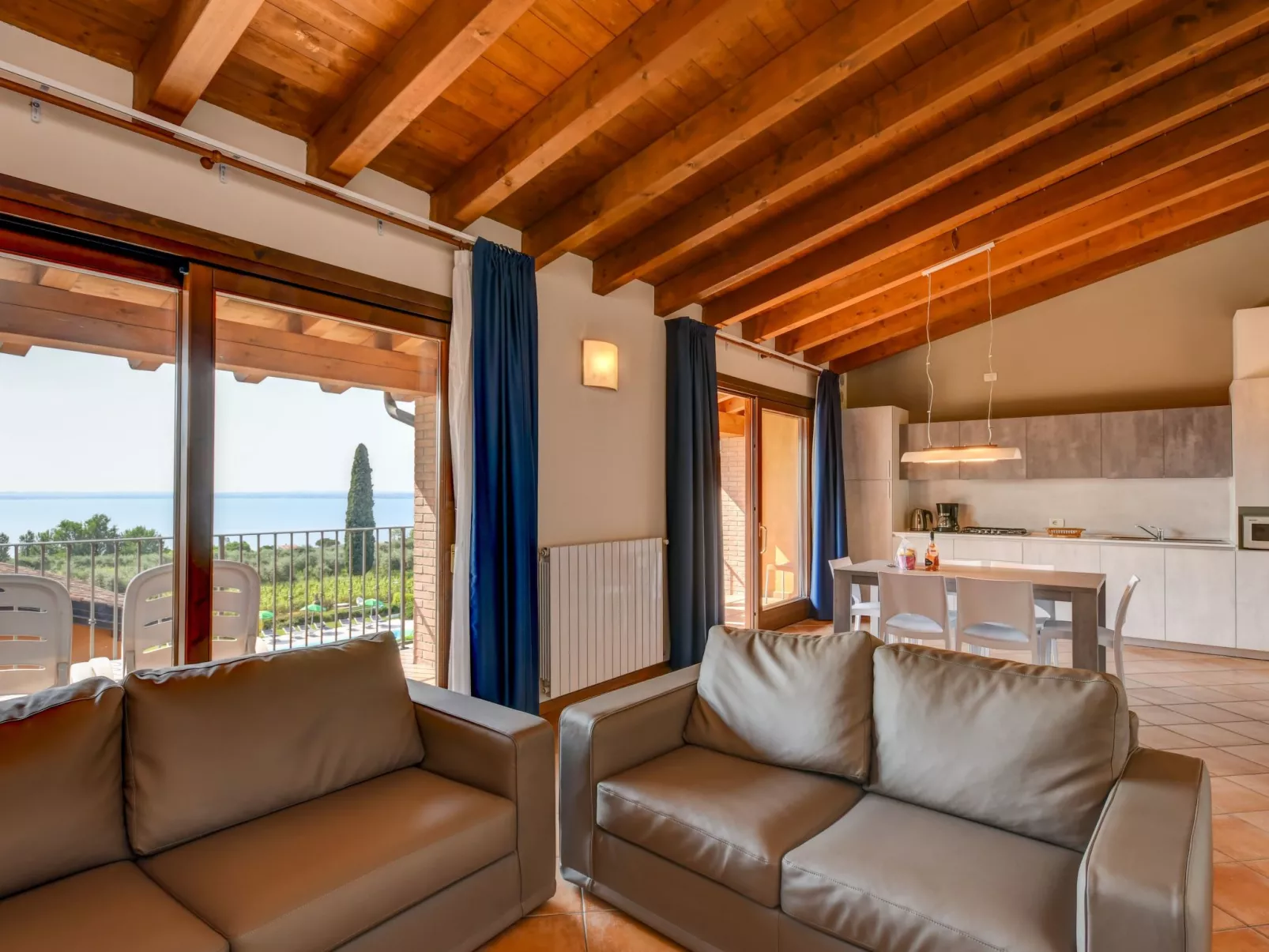 Wohnung in Moniga Del Garda mit Seeblick-Binnen