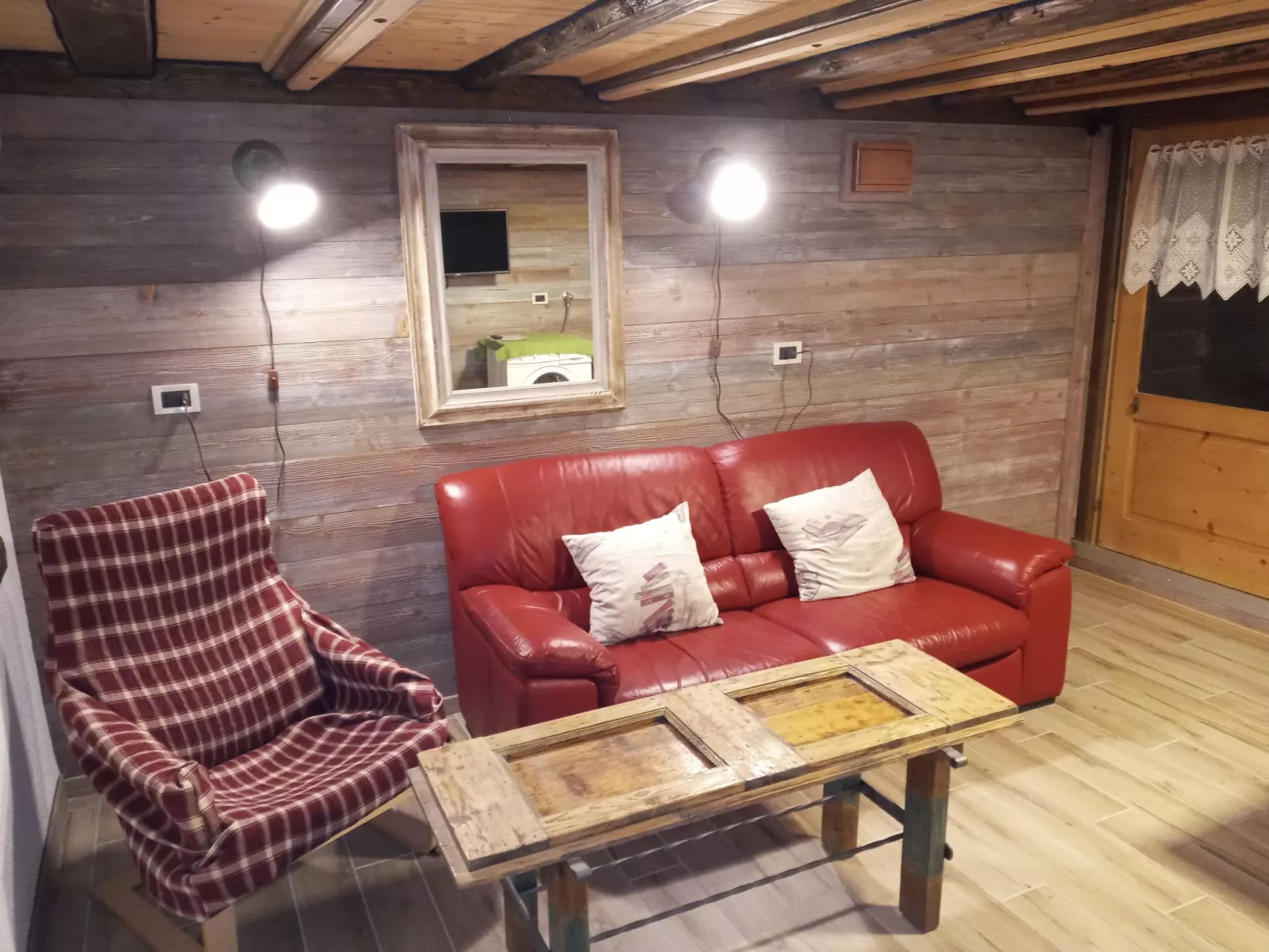 Freistehendes Haus mit eingezäuntem Privatgarten-Binnen