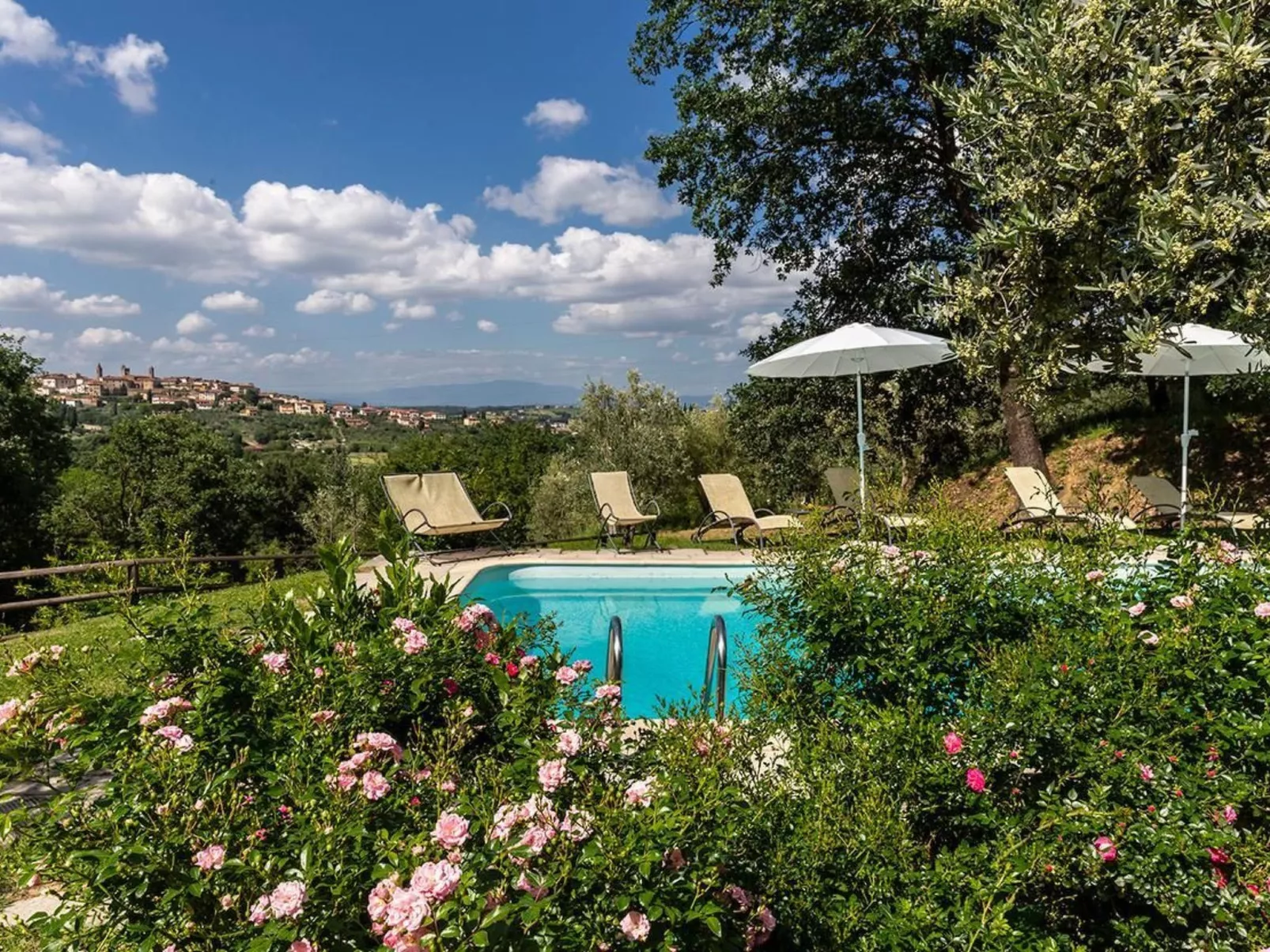Wunderschöne Ferienwohnung in Monte San Savino mit gemeinschaftlichem Pool, Gar-Buiten