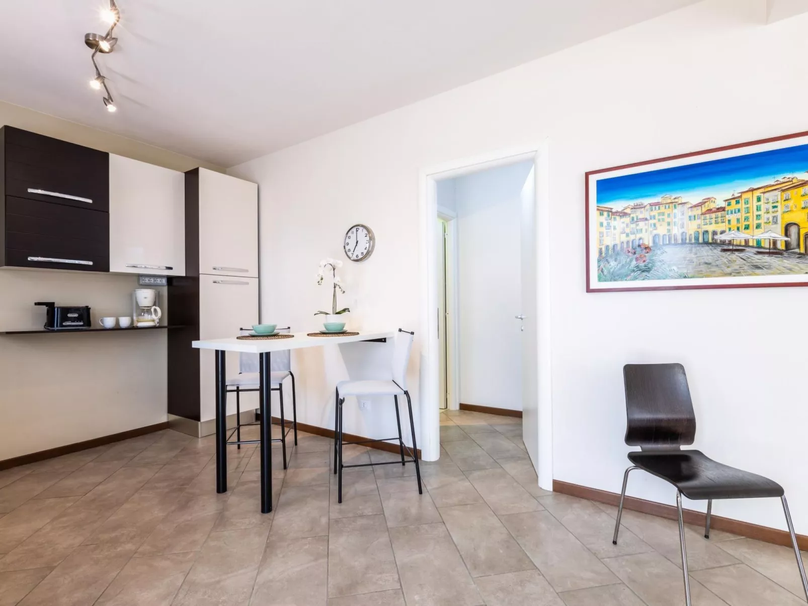 Wohnung mit separatem Eingang und kleinem privaten Innenhof.-Image-tags.info