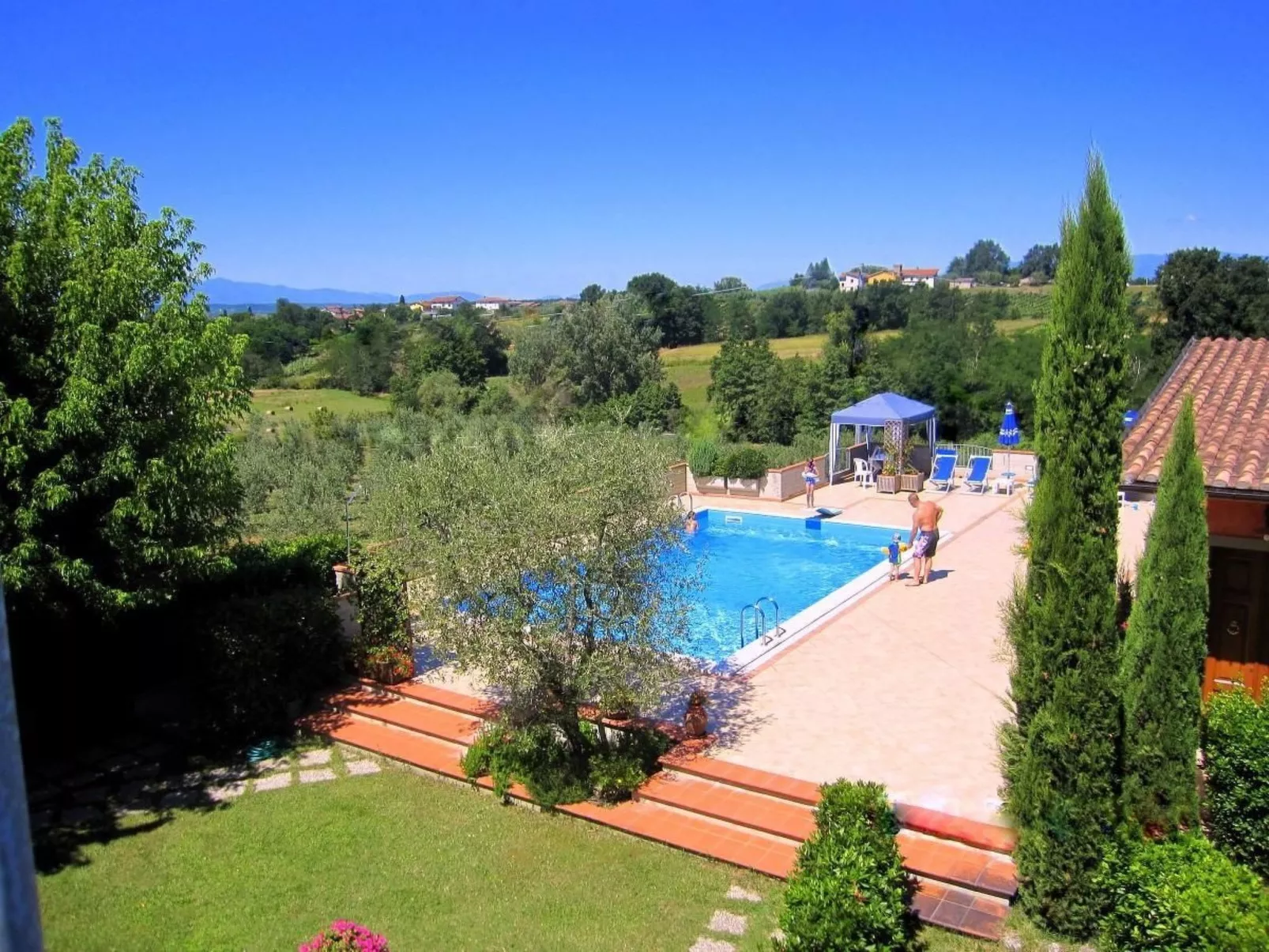 Anwesen mit Gemeinschaftspool-Buiten