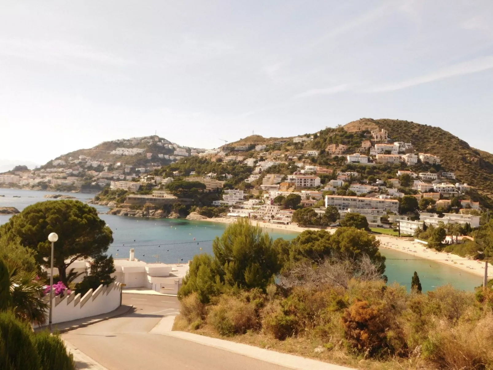 Renoviertes Ferienhaus in Roses mit Terrasse-Image-tags.info