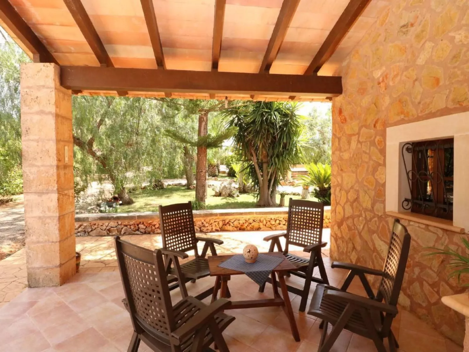 Fi. Camaron-Crestall-Buiten