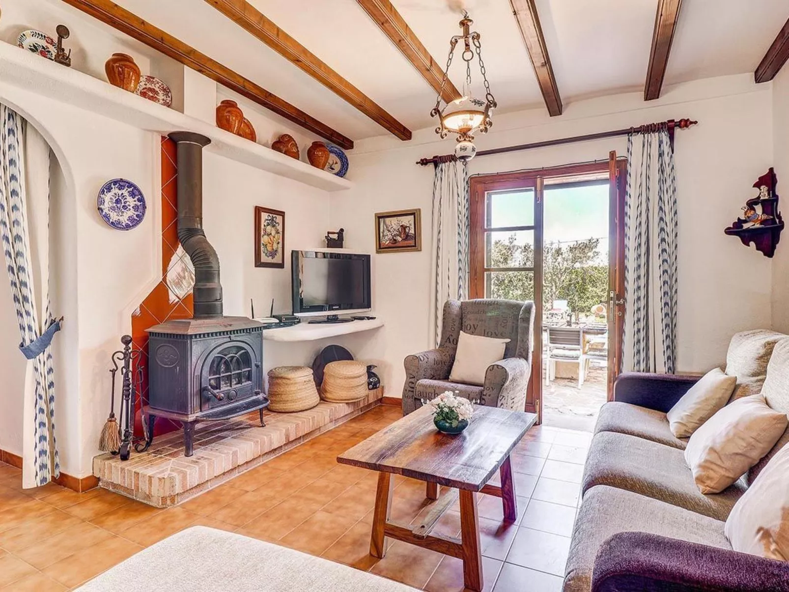 "Joan" mit privatem Pool-Image-tags.info