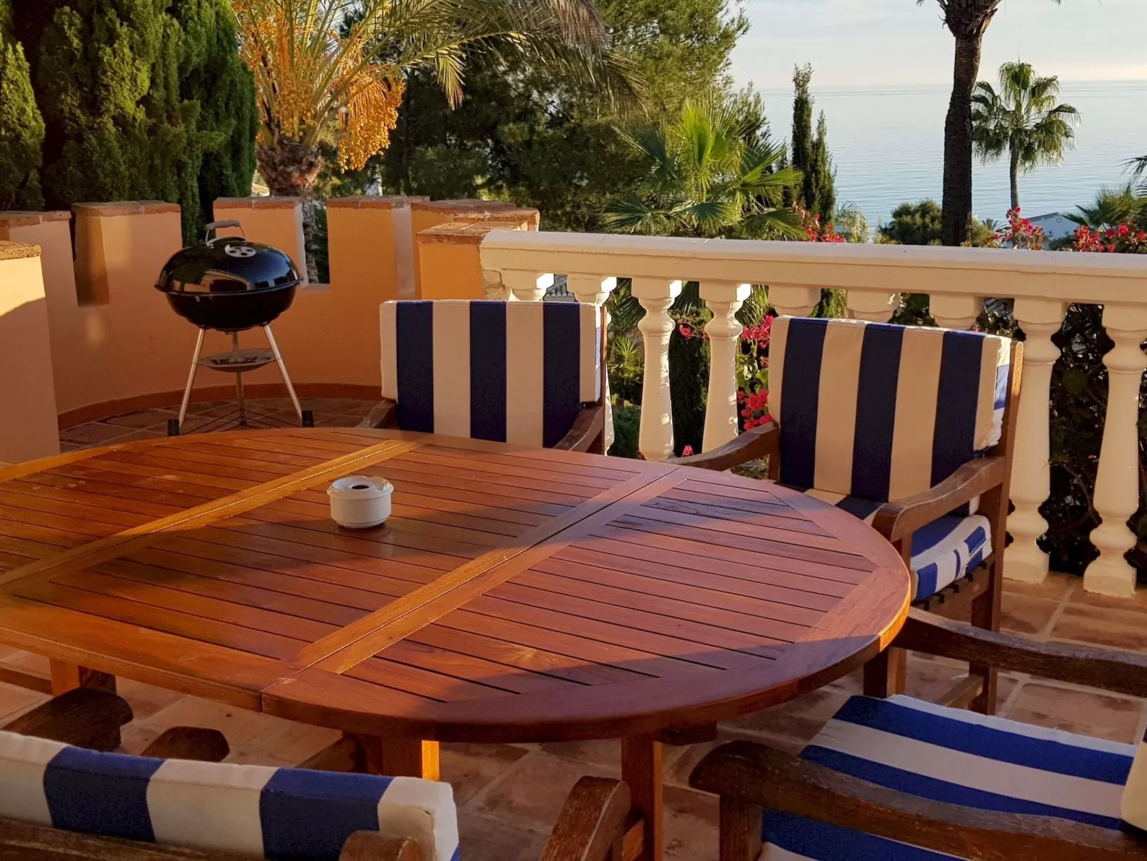 Mit Blick auf das Wasser-Buiten