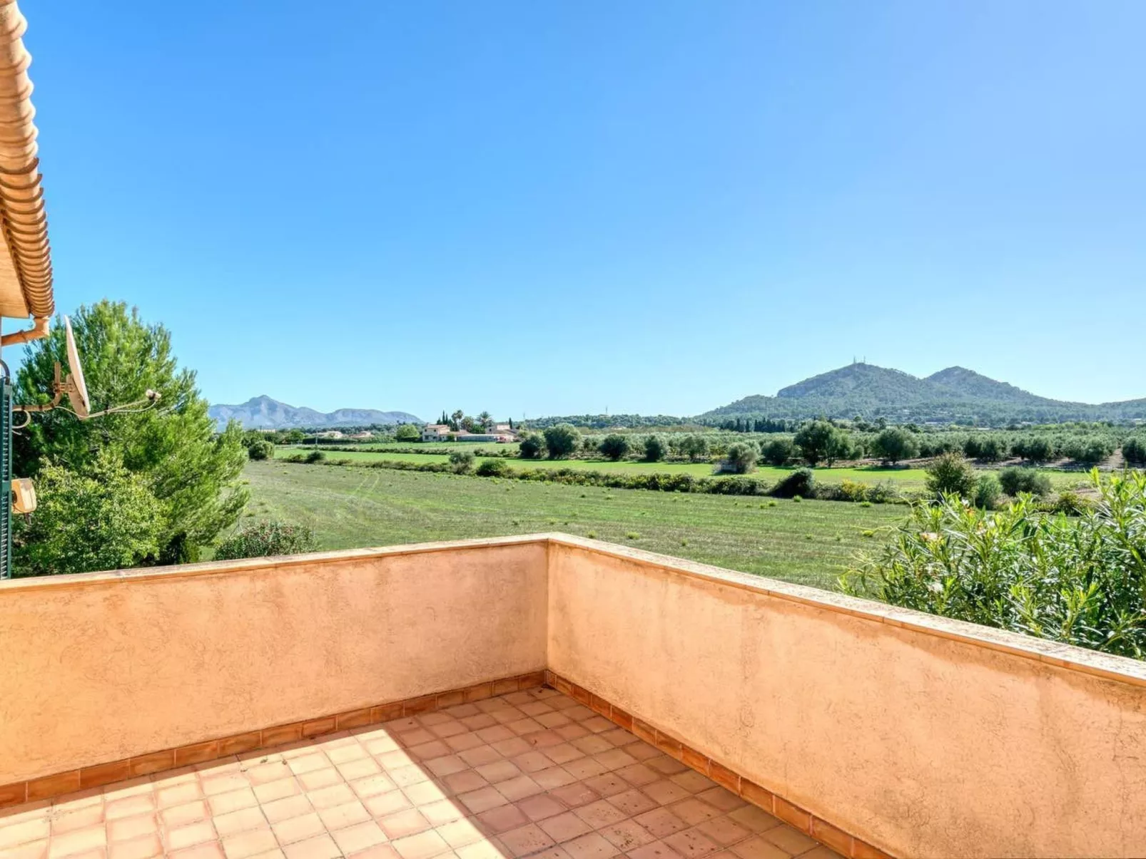 Finca mit Garten, Grill und Terrasse-Buiten