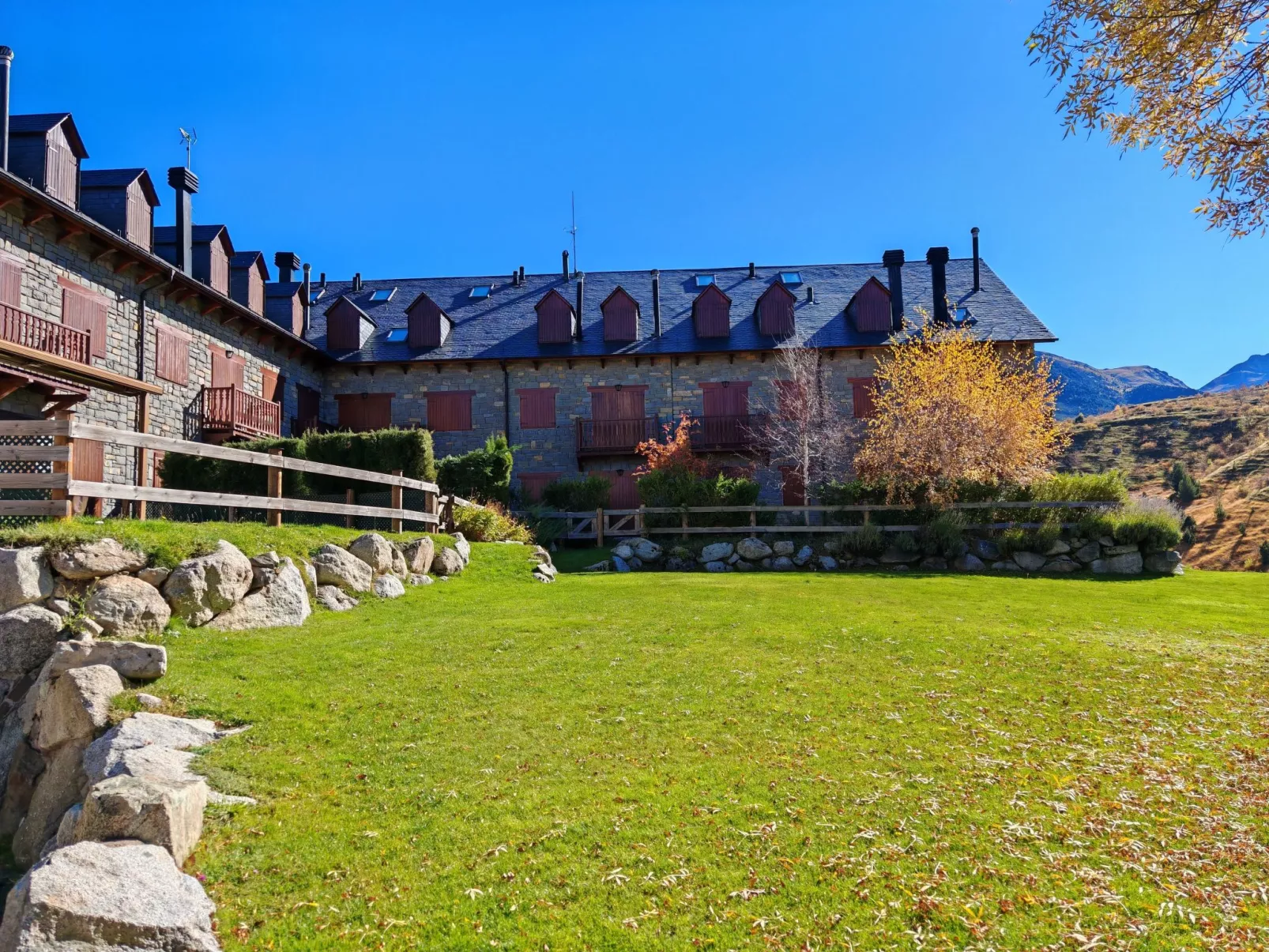 Schöne Triplex mit Garten und Wifi Puig Falcó 1 Vall de Boí-Buiten