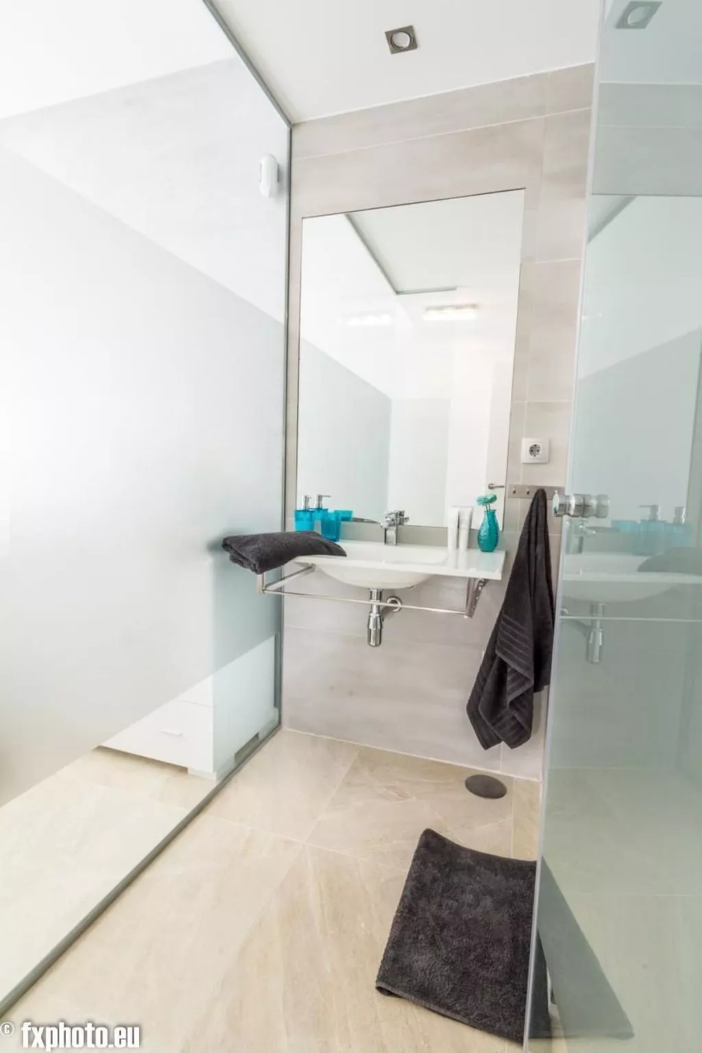 "Sunny Villa" mit Schwimmbad-Image-tags.info