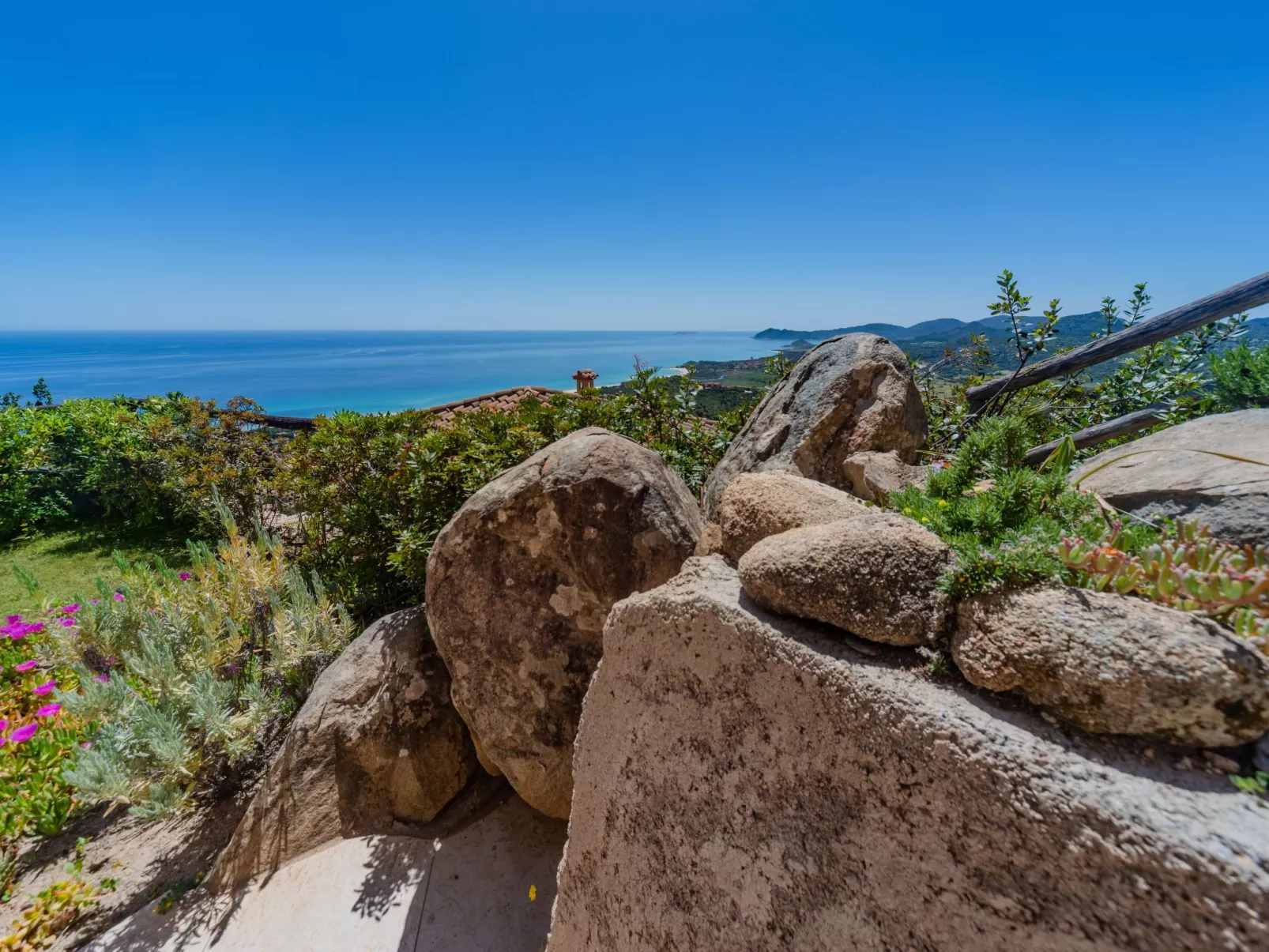 Moderne Villa mit atemberaubendem Blick auf die Küste-Buiten