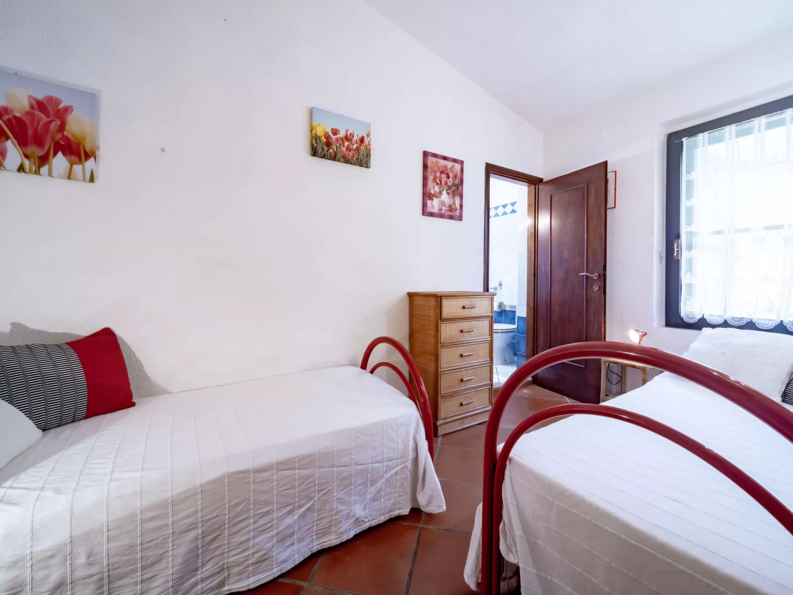 Wunderschöne freistehende Villa in kurzer Entfernung zum Strand und mit herrlic-Image-tags.info