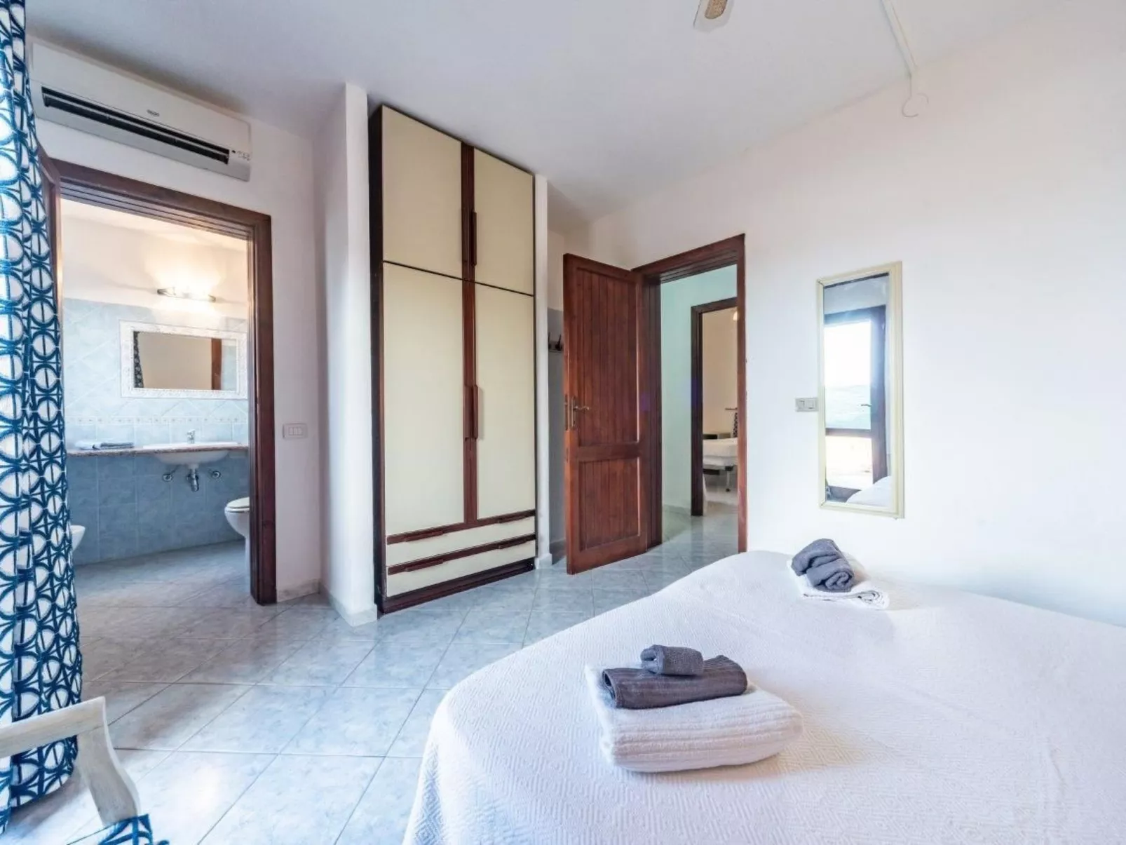 Wohnung in Villa am Meer und mit Meerblick-Image-tags.info