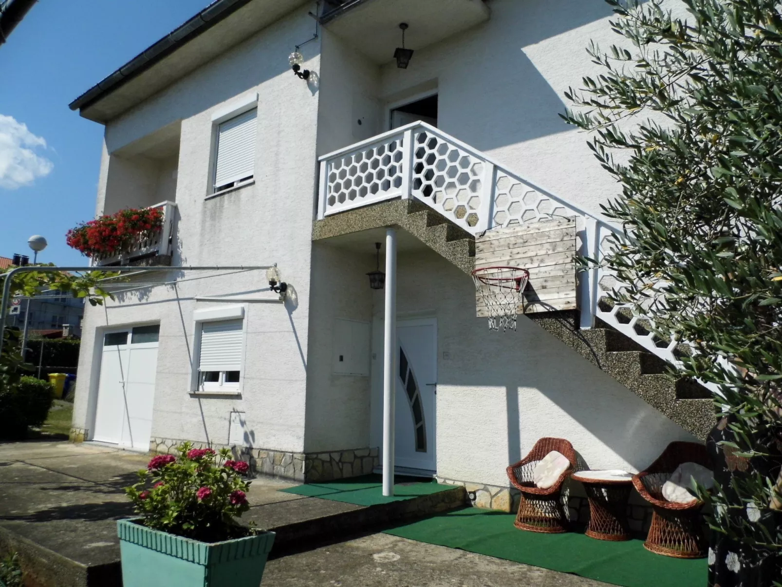 Schöne, gemütliche Ferienwohnung "Mira B" mit Garten-Buiten