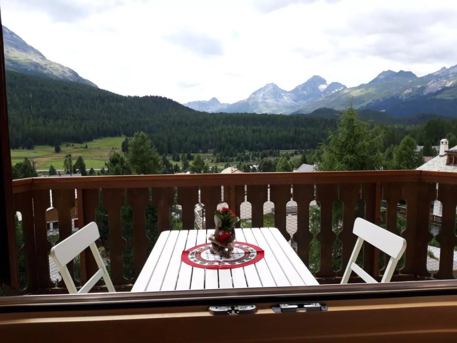 Chesa Azalee 10-Buiten