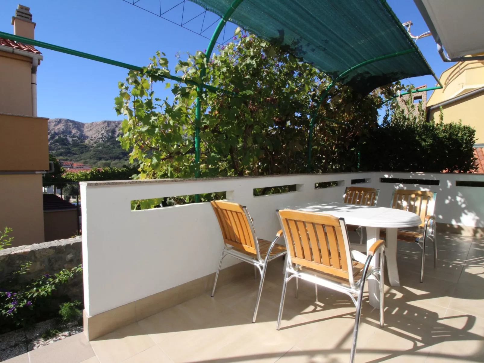 Charmante Wohnung in Baška mit Eigener Terrasse-Buiten